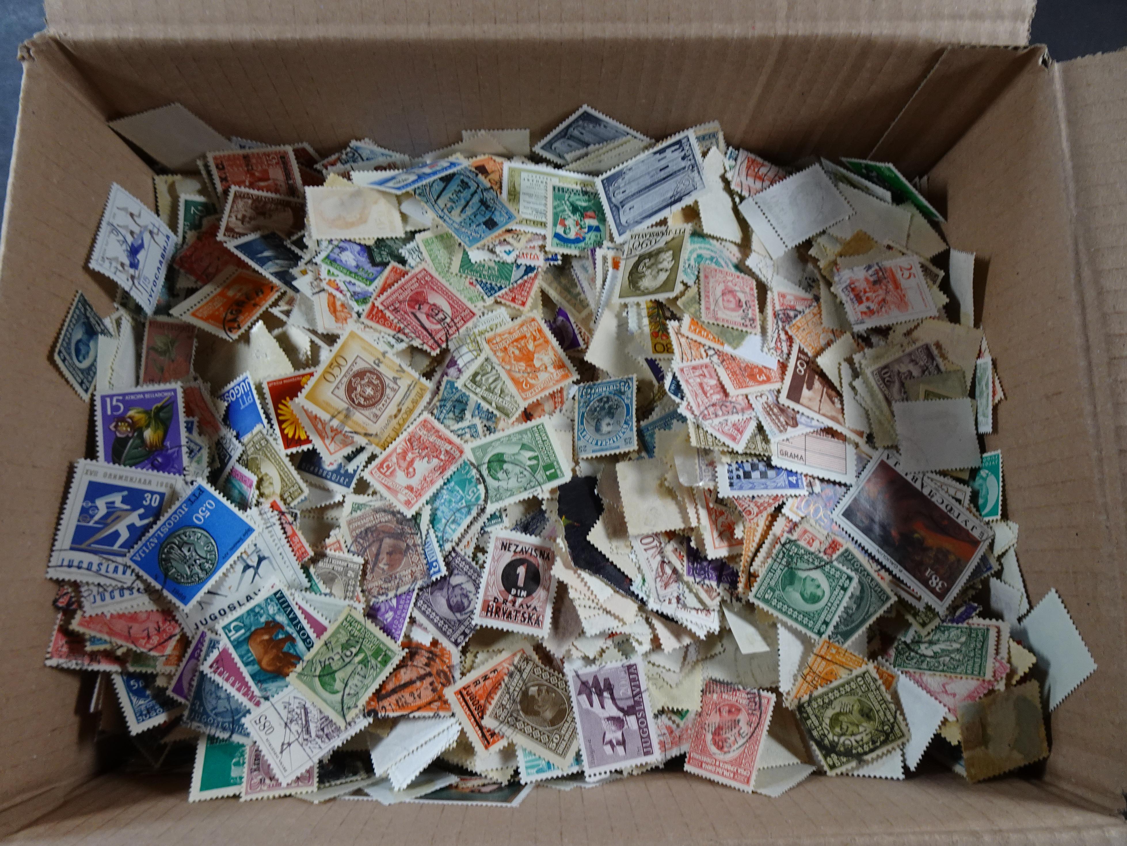 Giga partij fraai materiaal, waar onder veel port SHS, om uit te zoeken.
Duizenden zegels, los.
Hoge cat waarde. 38