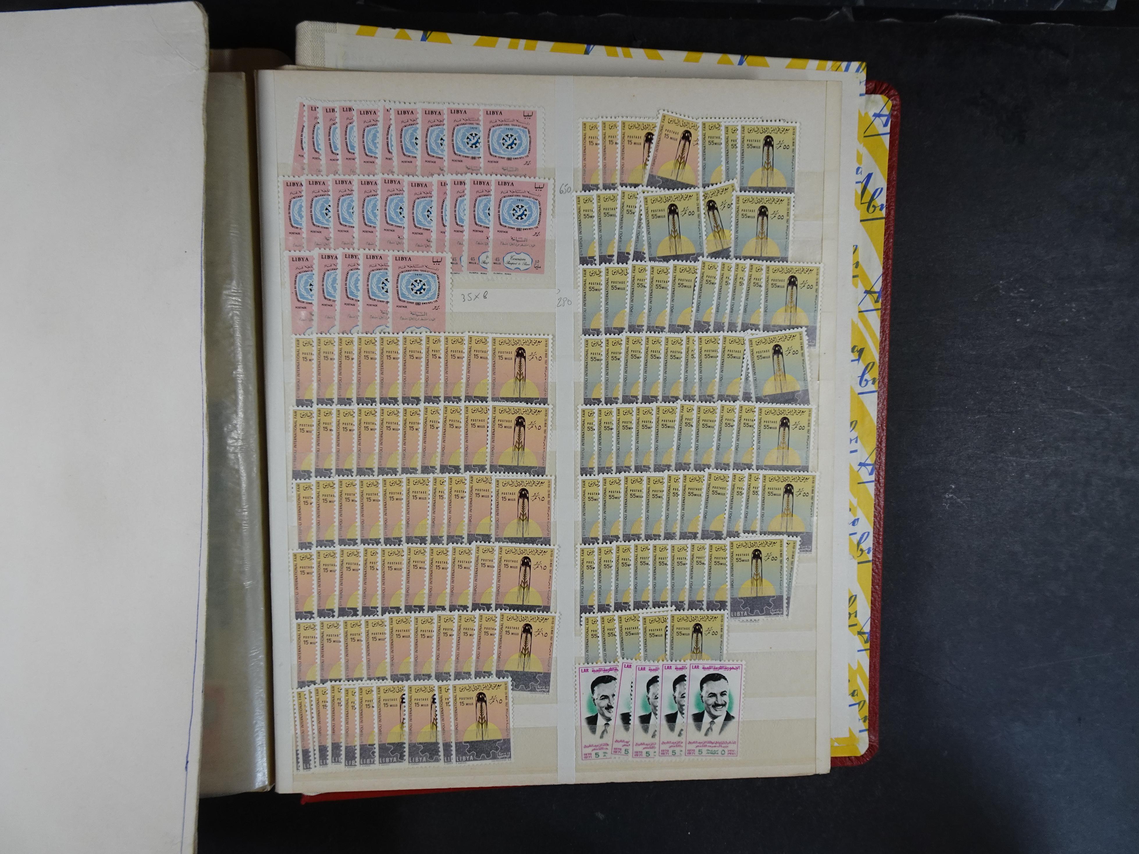 Voorraad boek met prachtig postfris materiaal waar onder complete betere series. Niet vaak aangeboden. 31