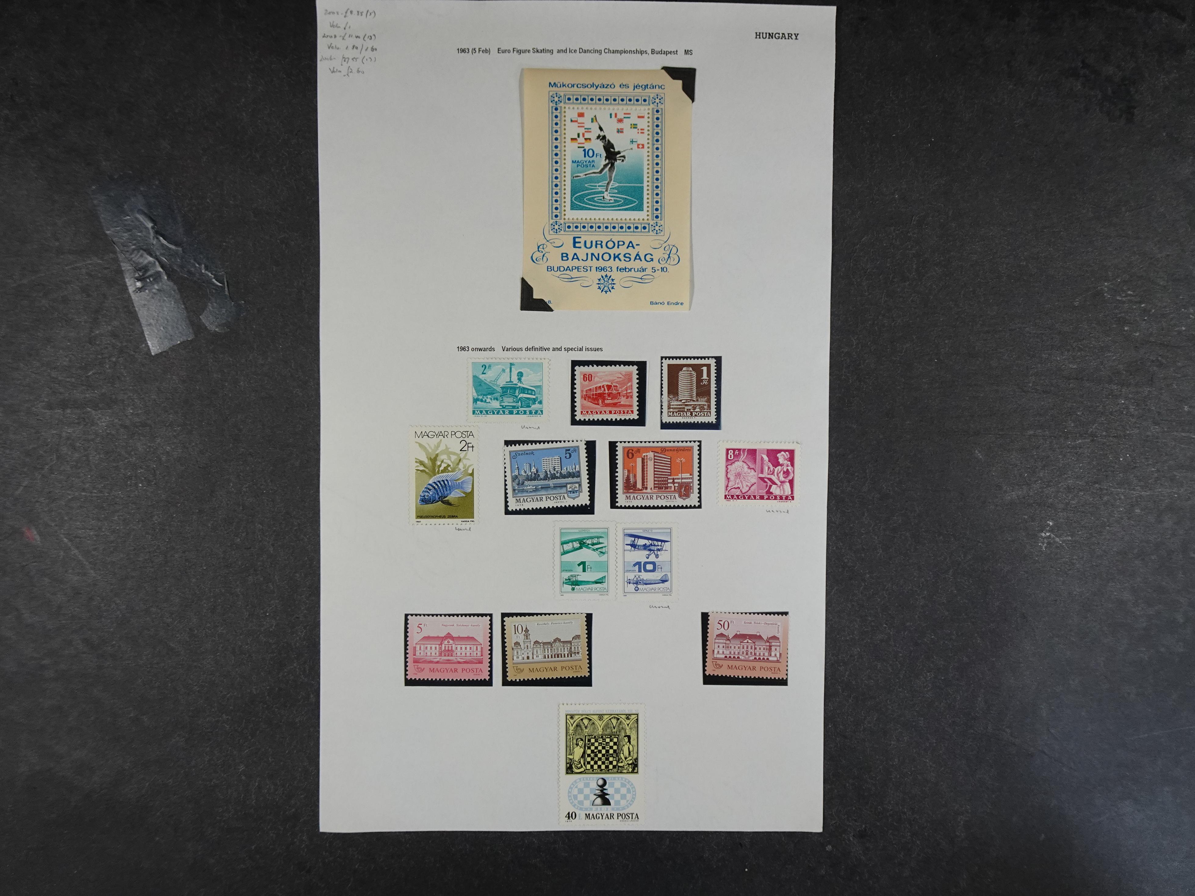 Doos met velerlei verrassingen waar onder betere zegels.
FUNDGRUBE. 11