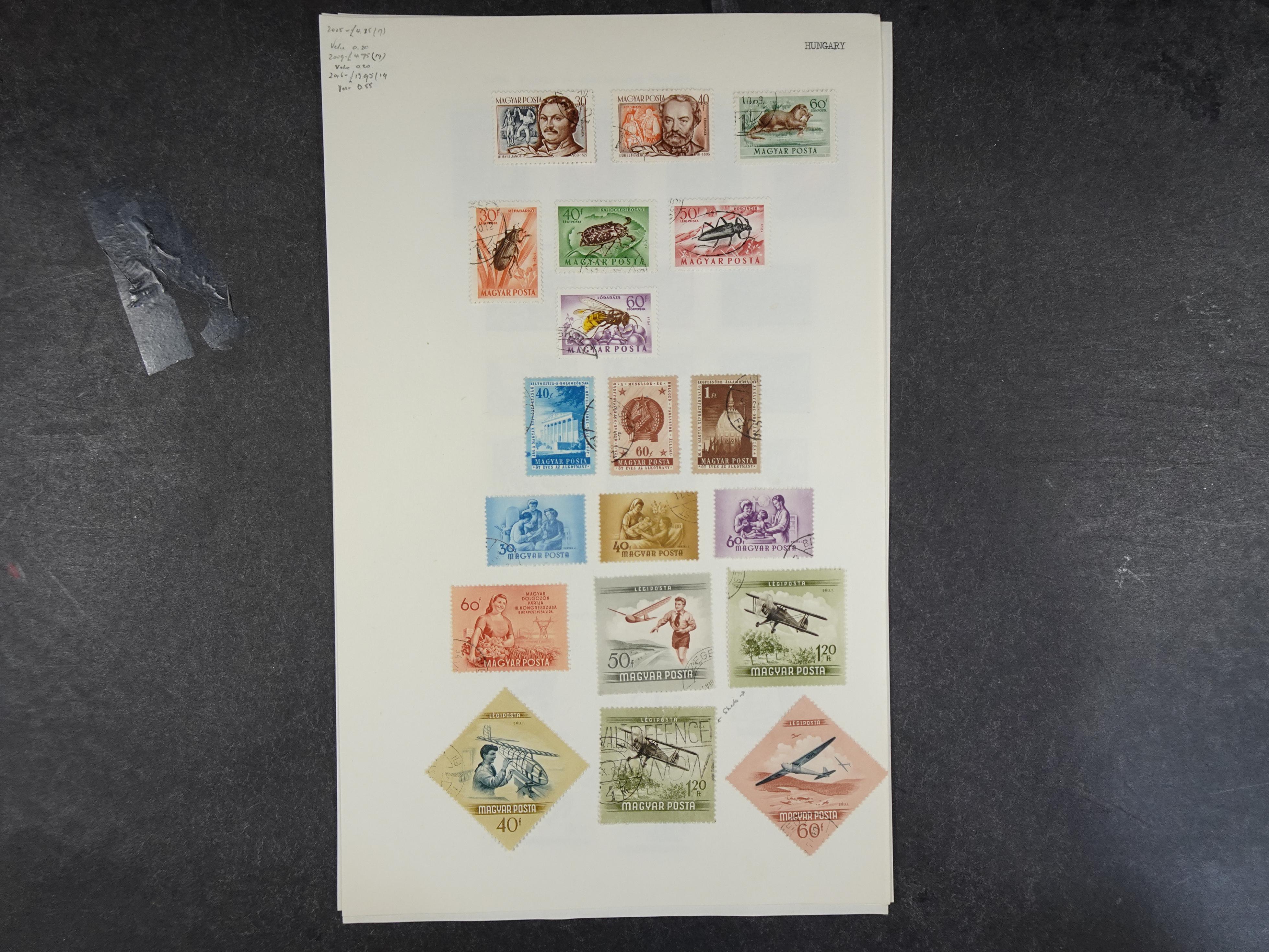 Doos met velerlei verrassingen waar onder betere zegels.
FUNDGRUBE. 23