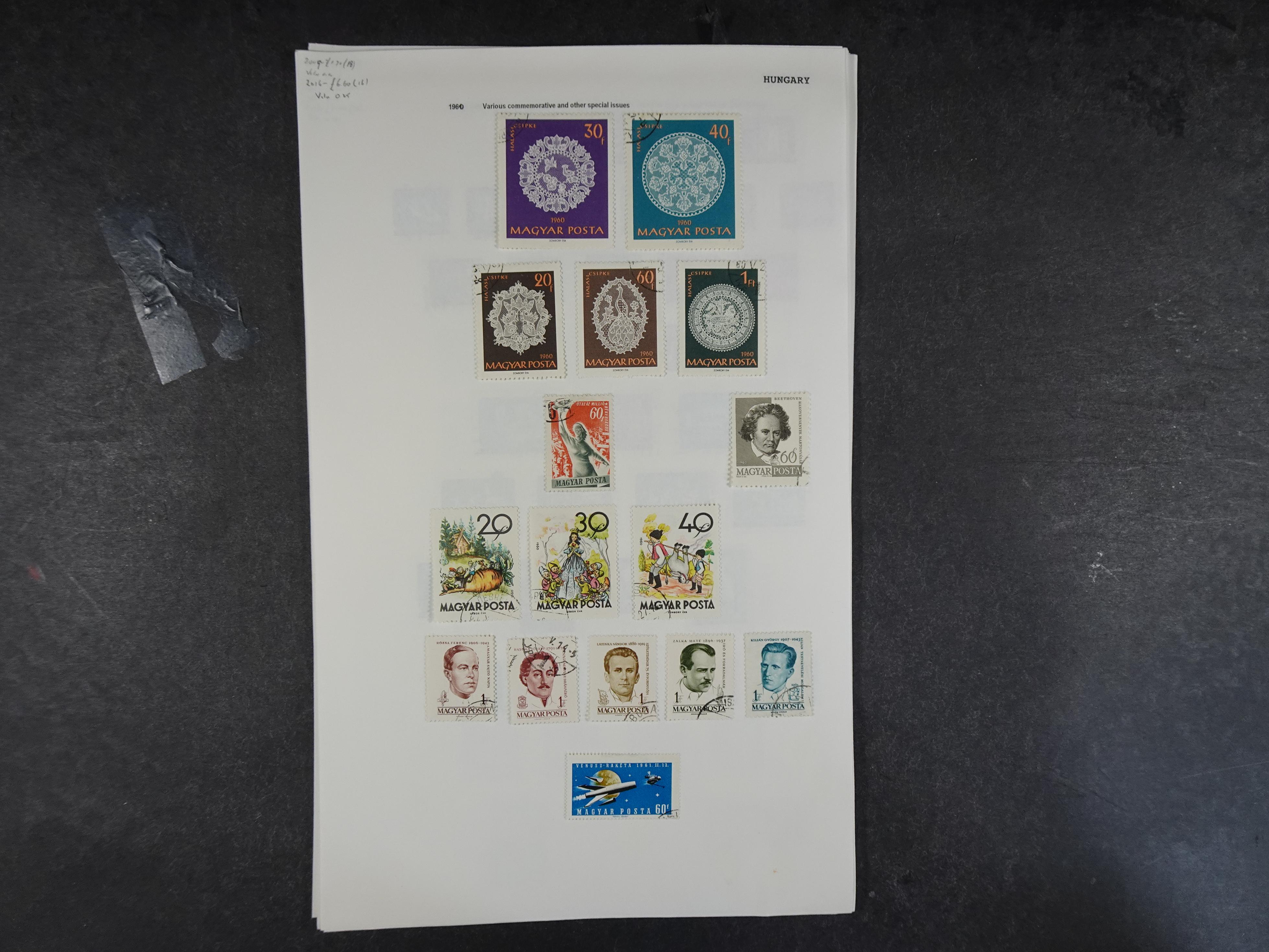 Doos met velerlei verrassingen waar onder betere zegels.
FUNDGRUBE. 32