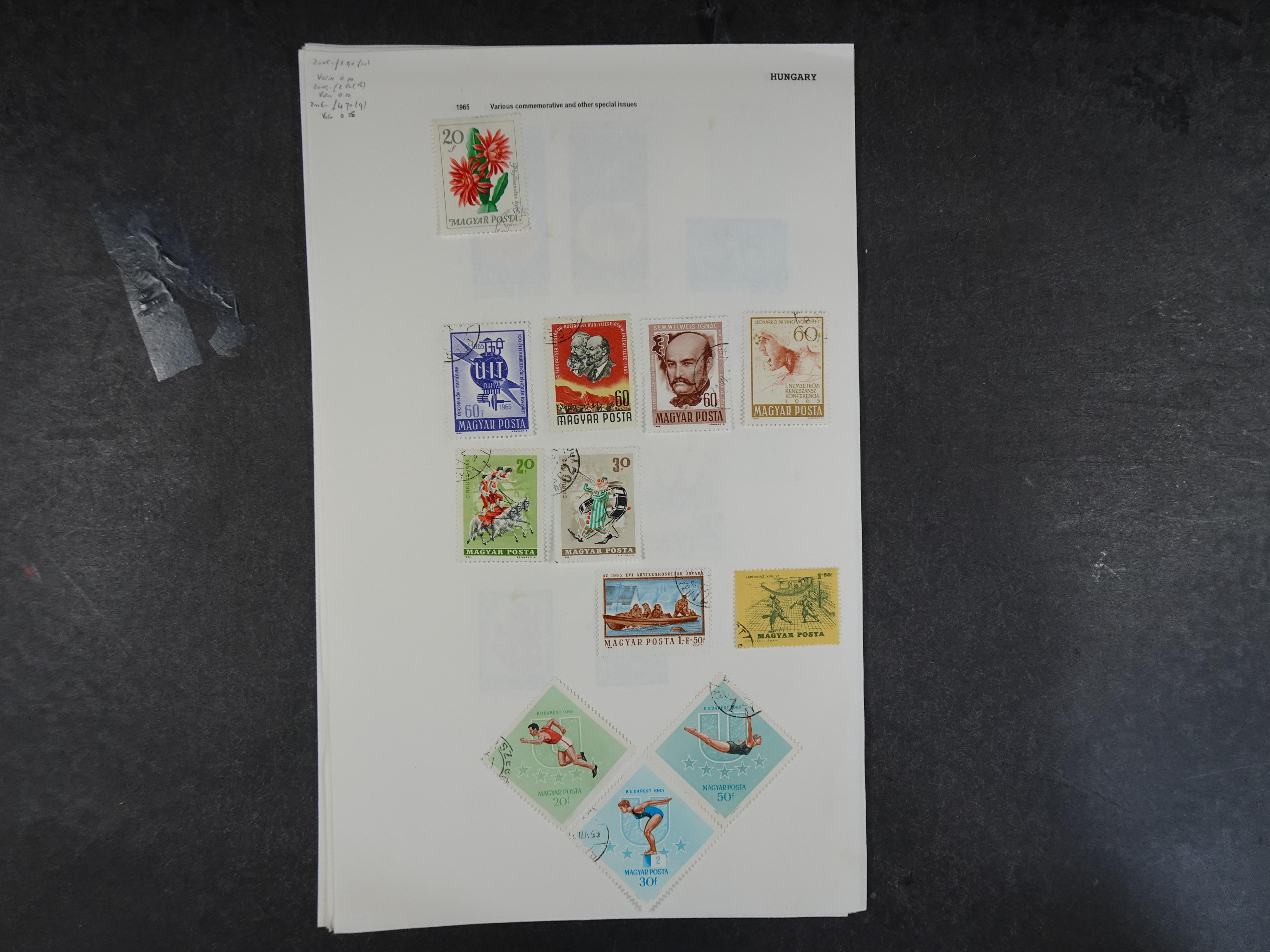 Doos met velerlei verrassingen waar onder betere zegels.
FUNDGRUBE. 47