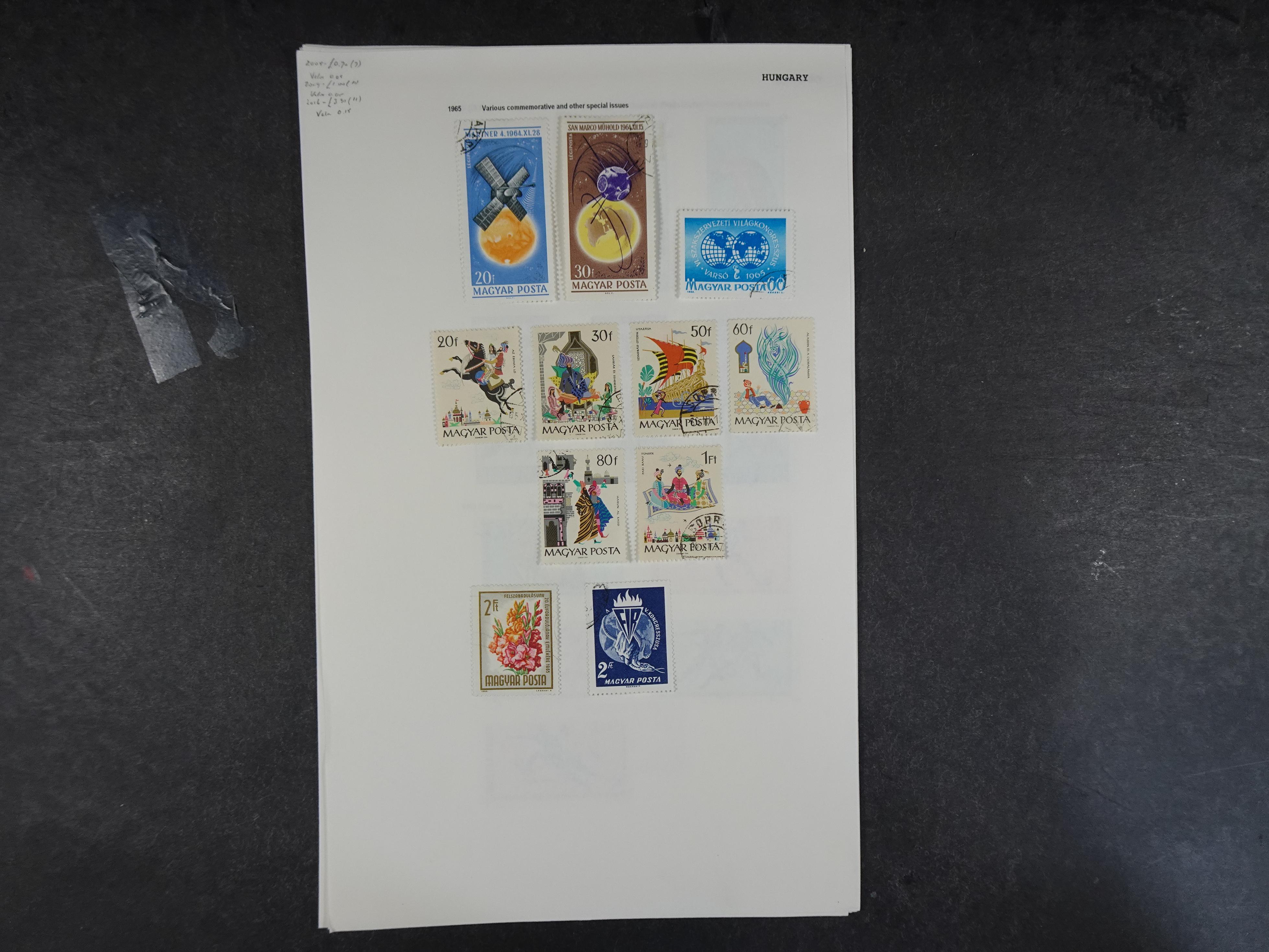 Doos met velerlei verrassingen waar onder betere zegels.
FUNDGRUBE. 48