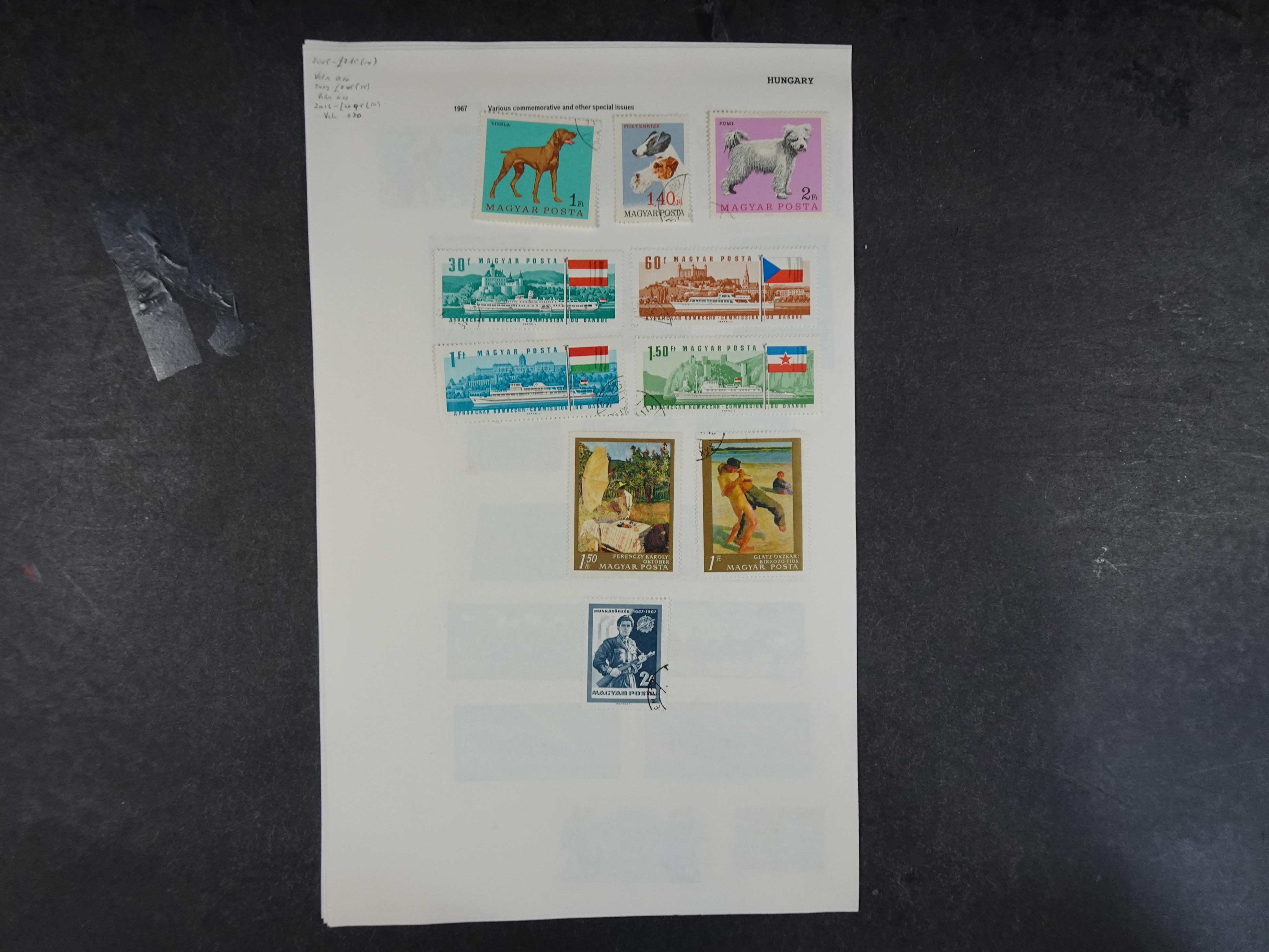 Doos met velerlei verrassingen waar onder betere zegels.
FUNDGRUBE. 55