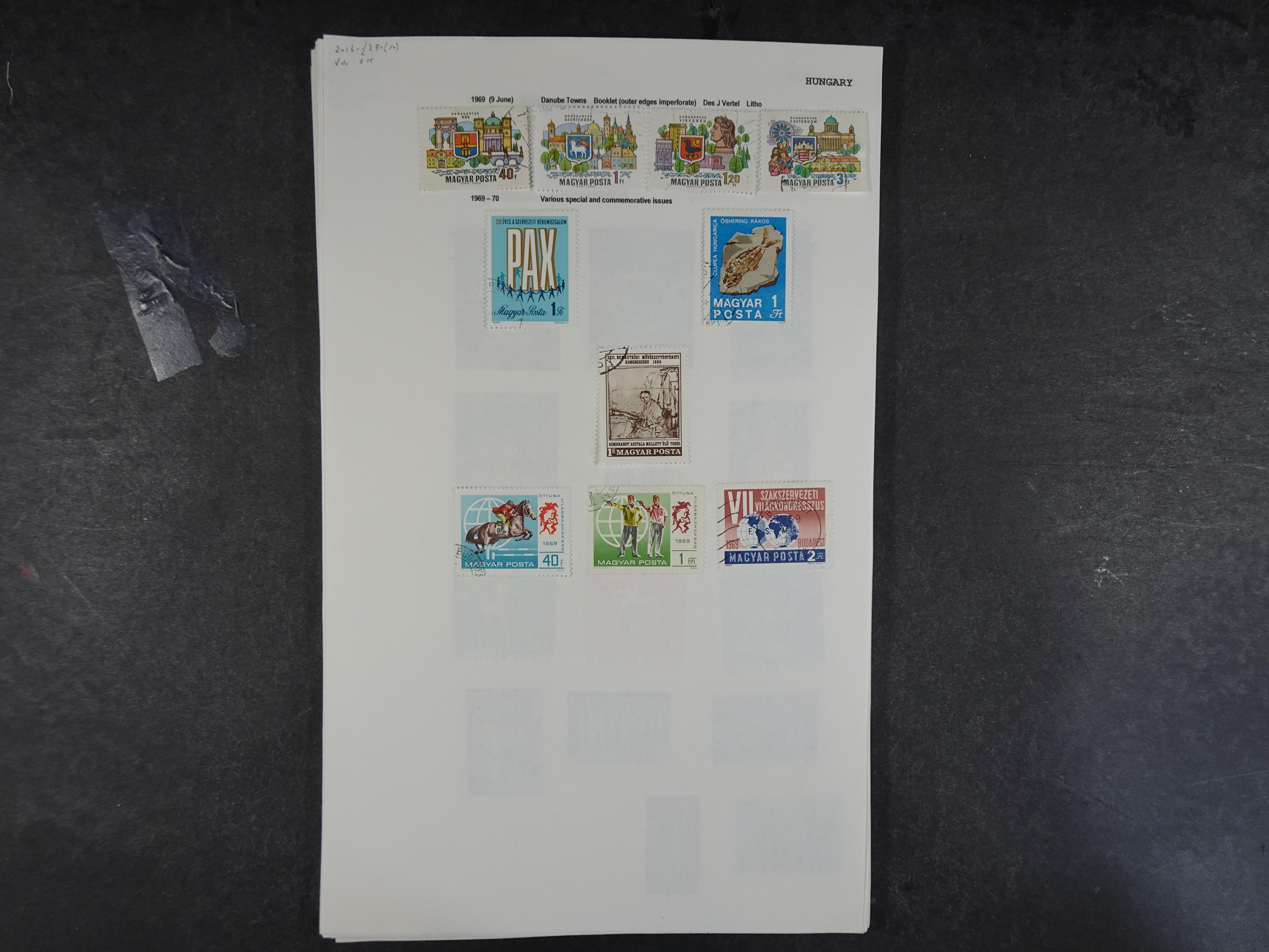 Doos met velerlei verrassingen waar onder betere zegels.
FUNDGRUBE. 59