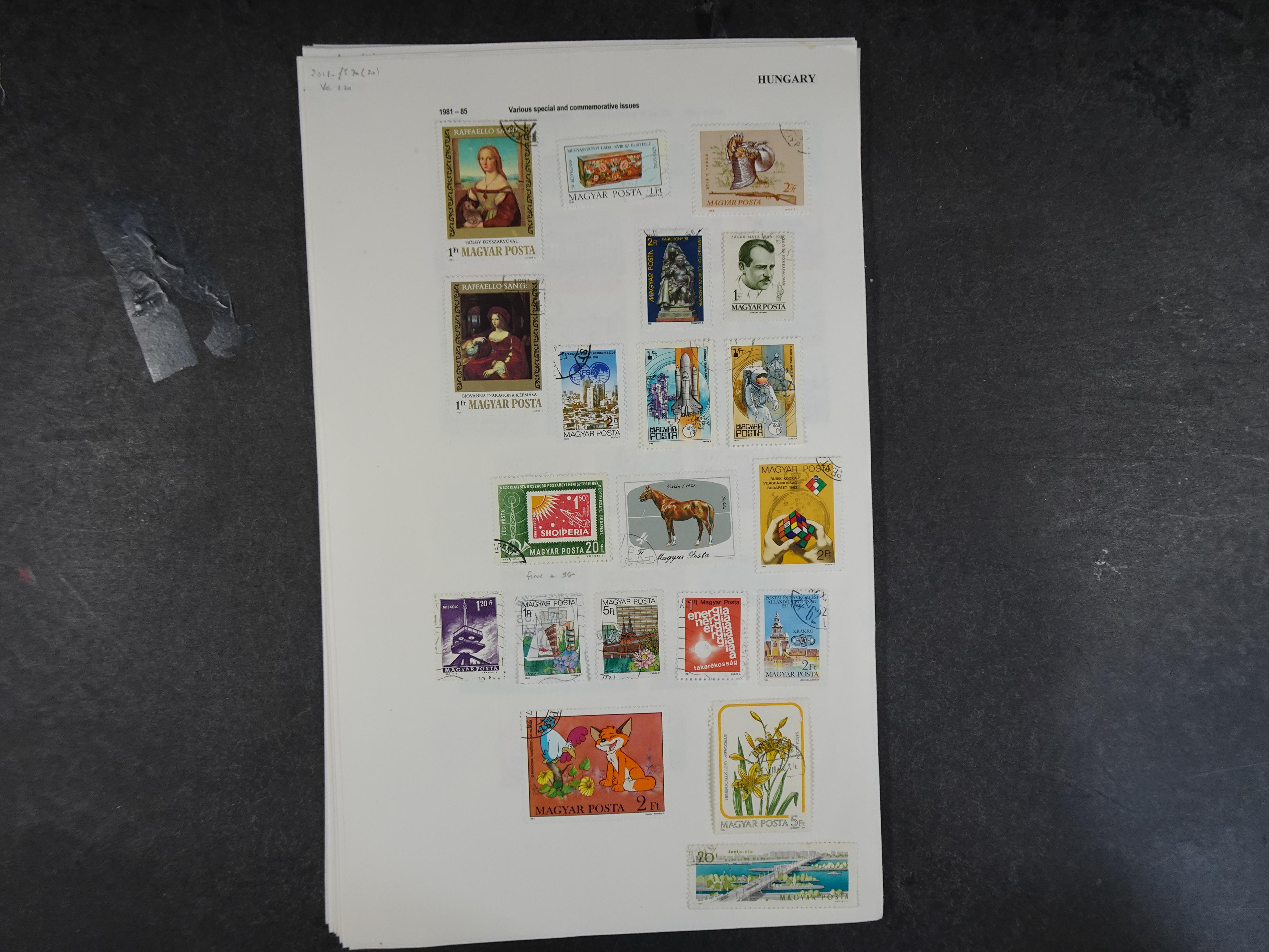 Doos met velerlei verrassingen waar onder betere zegels.
FUNDGRUBE. 82