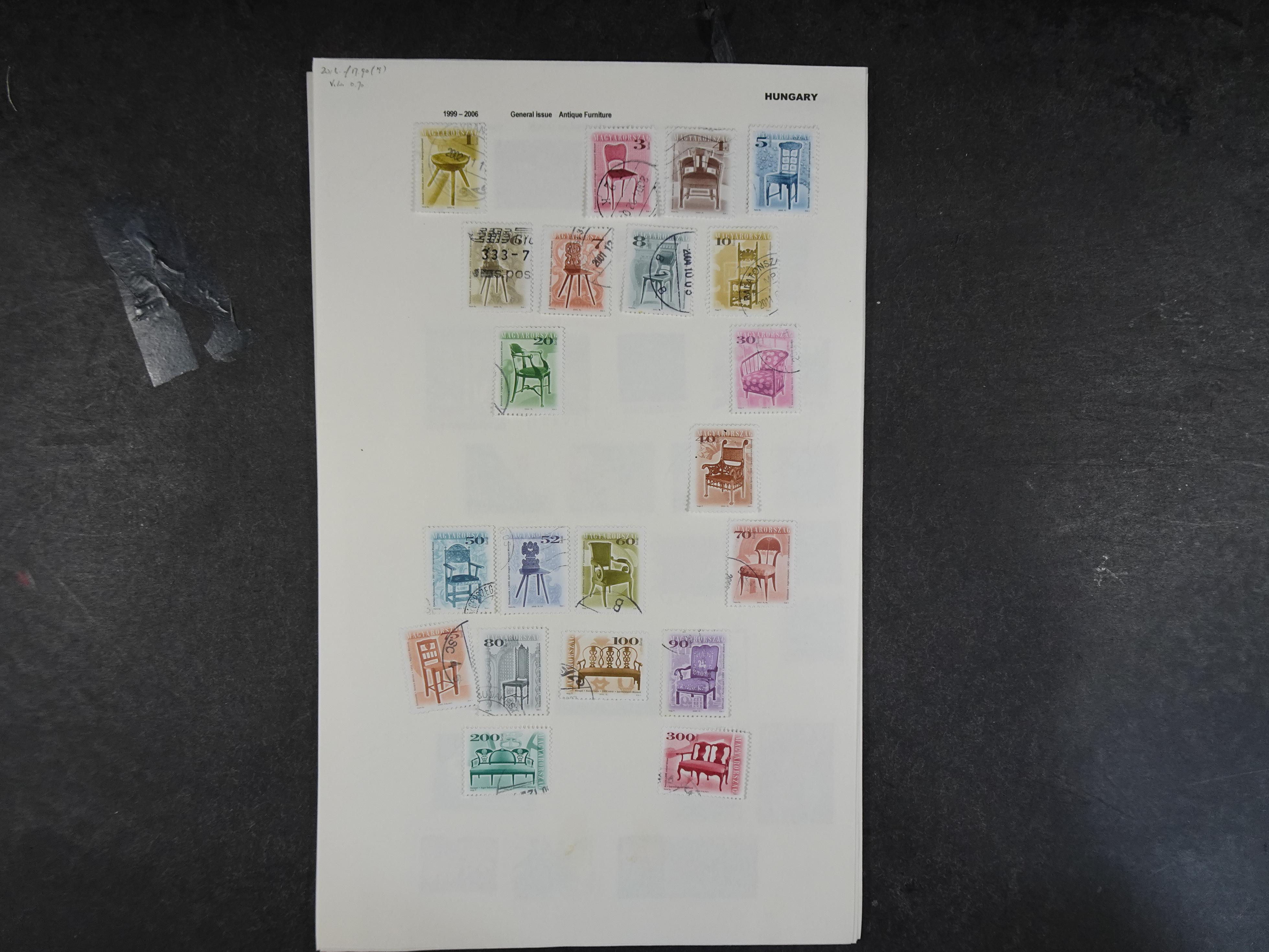 Doos met velerlei verrassingen waar onder betere zegels.
FUNDGRUBE. 87