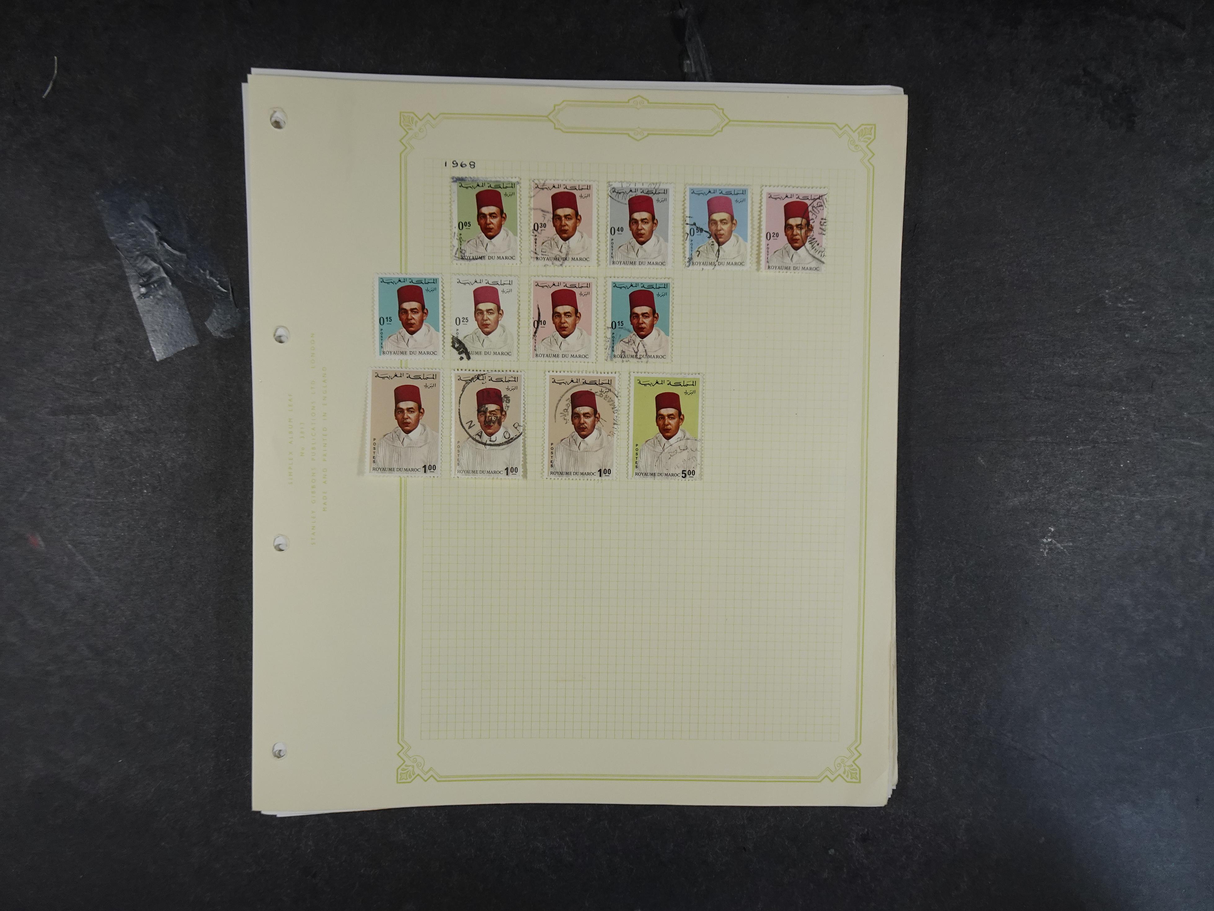 Doos met velerlei verrassingen waar onder betere zegels.
FUNDGRUBE. 115