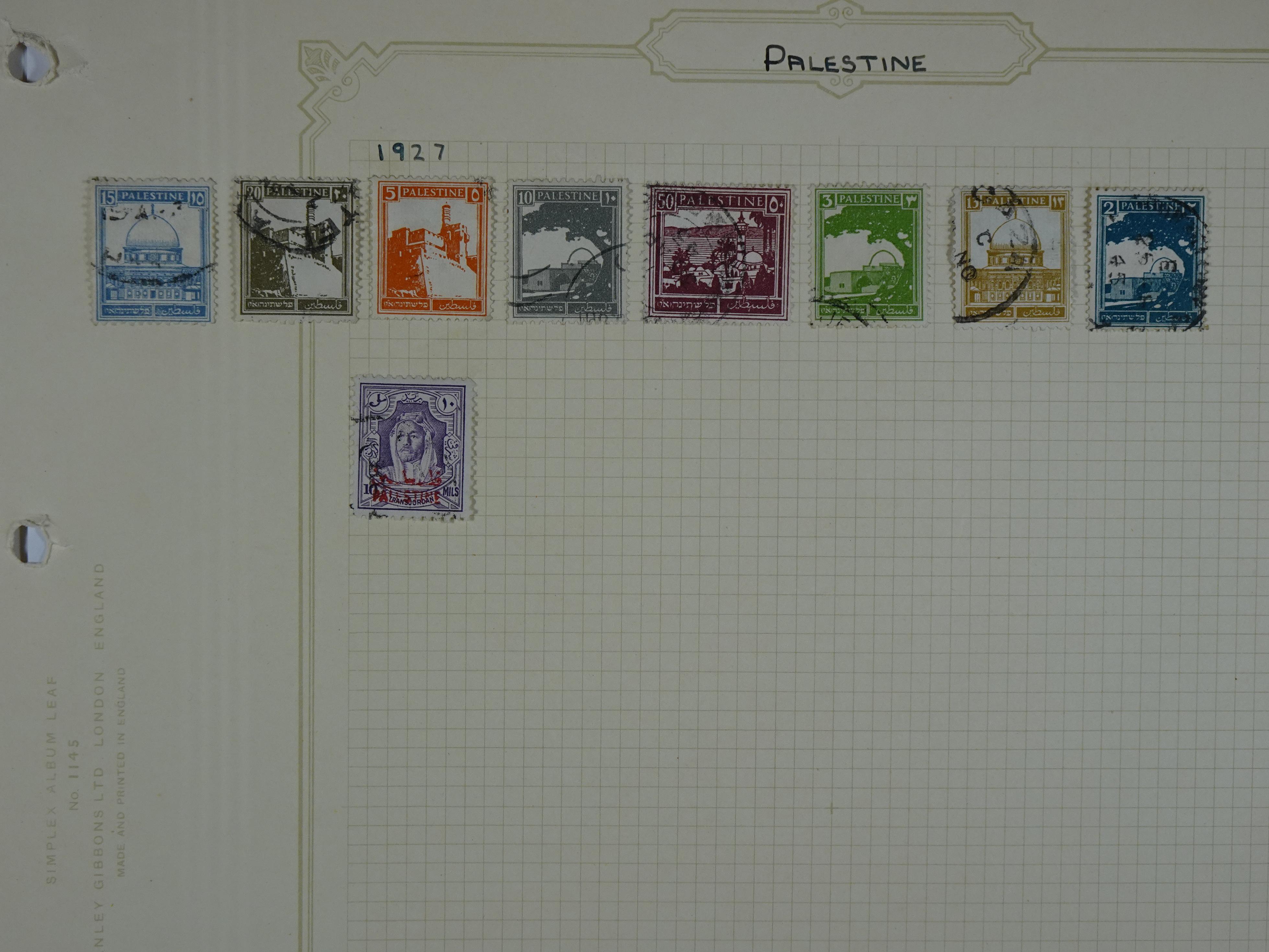 Doos met velerlei verrassingen waar onder betere zegels.
FUNDGRUBE. 122