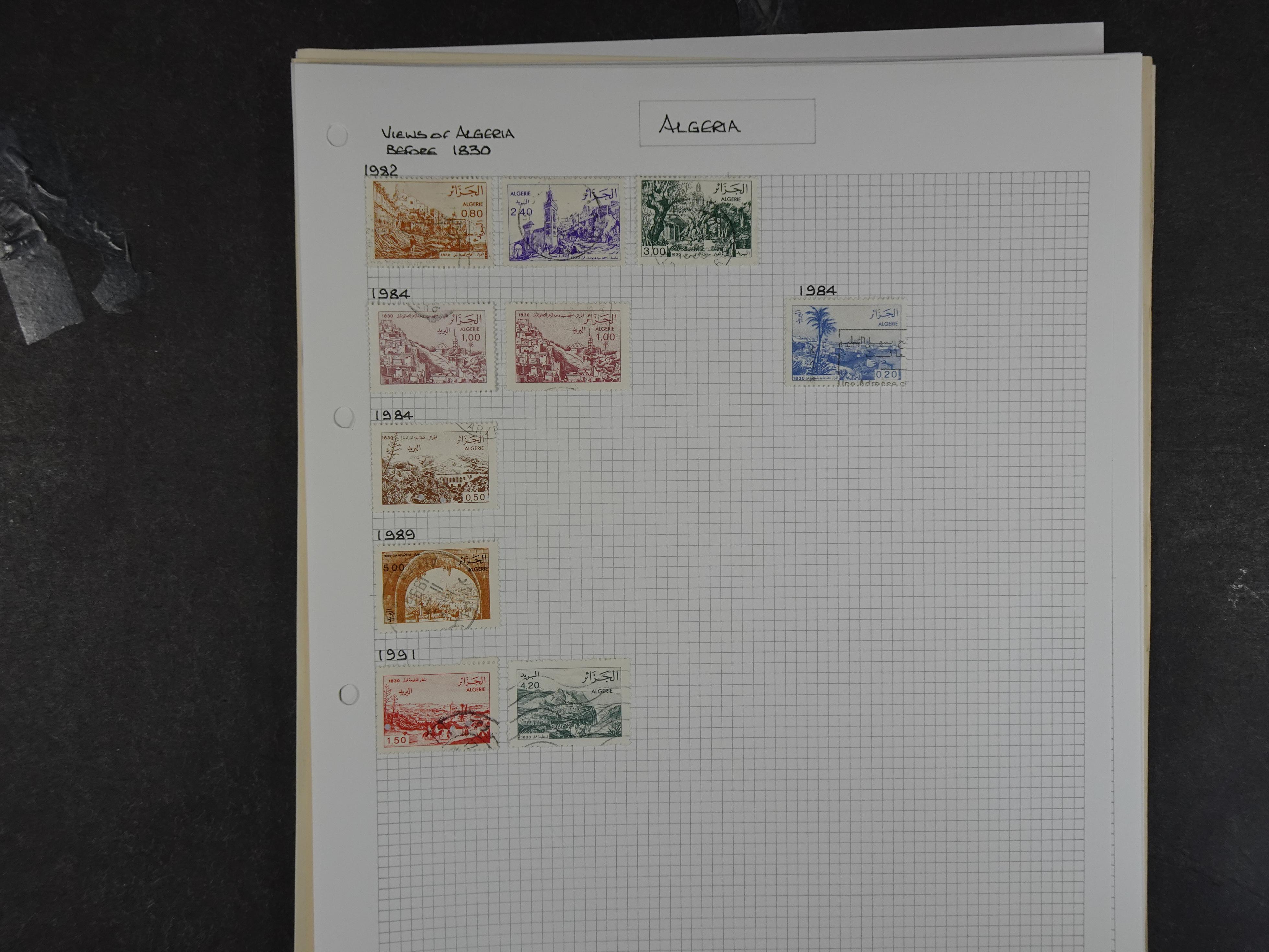 Doos met velerlei verrassingen waar onder betere zegels.
FUNDGRUBE. 129