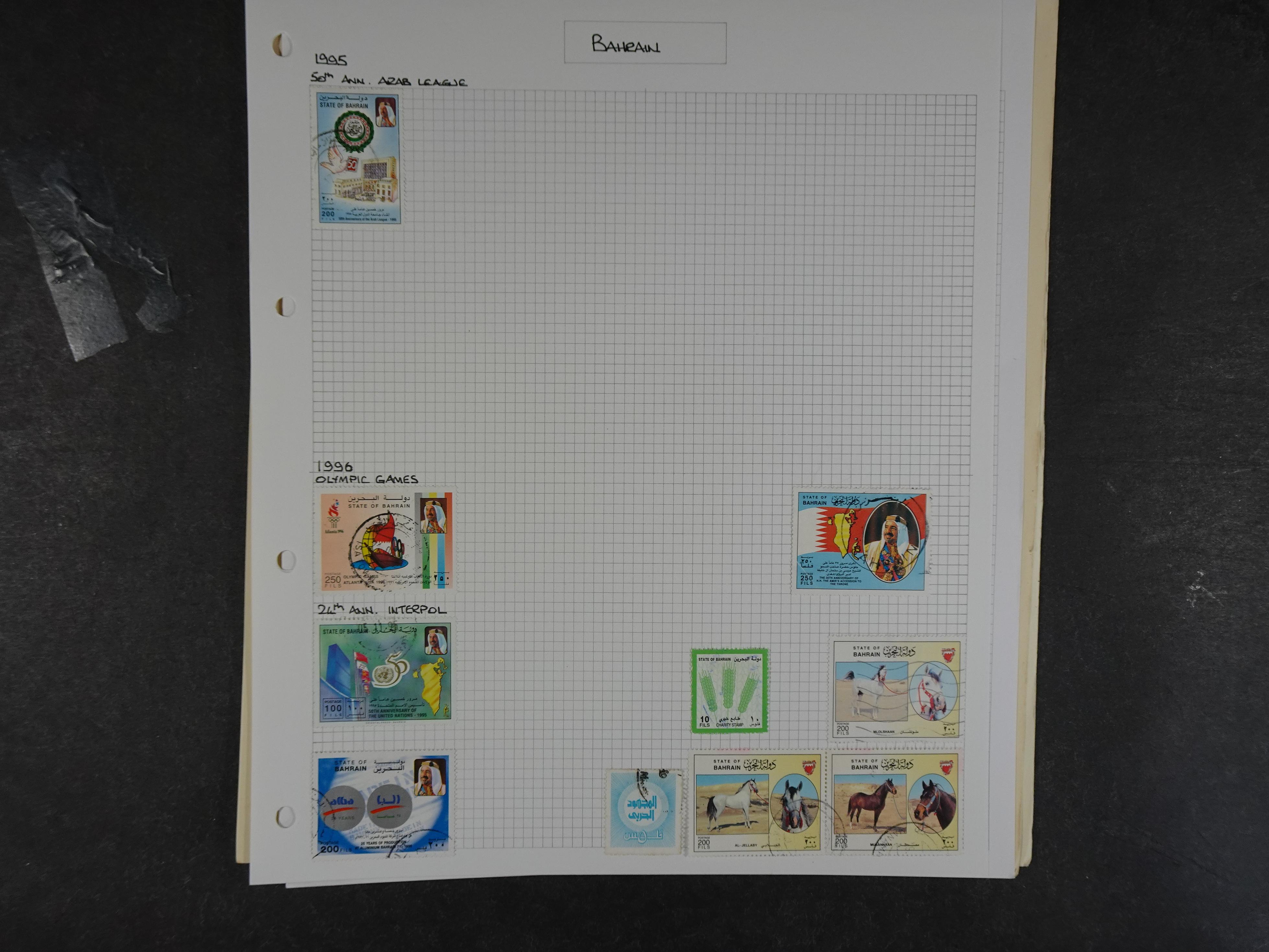 Doos met velerlei verrassingen waar onder betere zegels.
FUNDGRUBE. 139