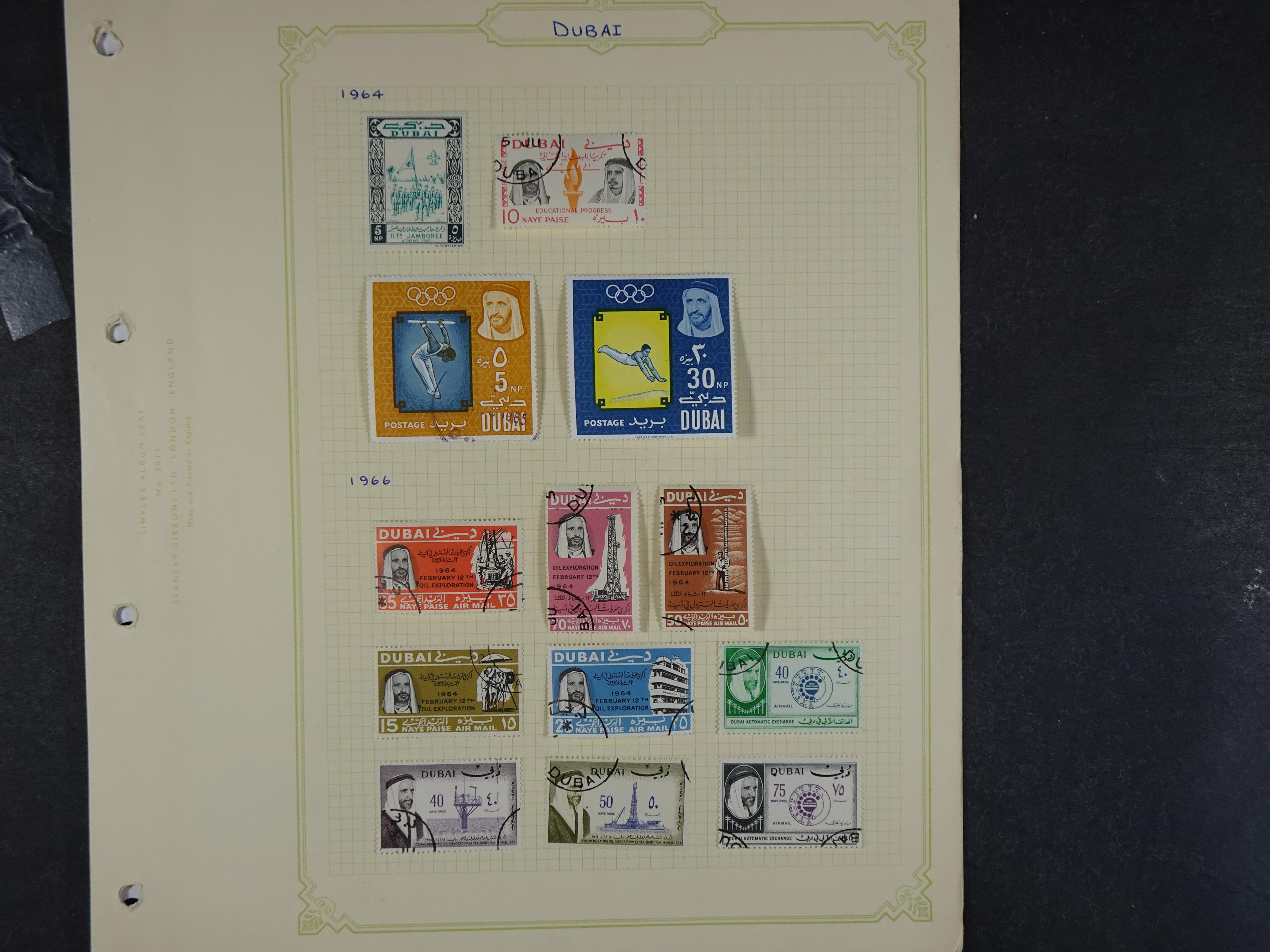 Doos met velerlei verrassingen waar onder betere zegels.
FUNDGRUBE. 141