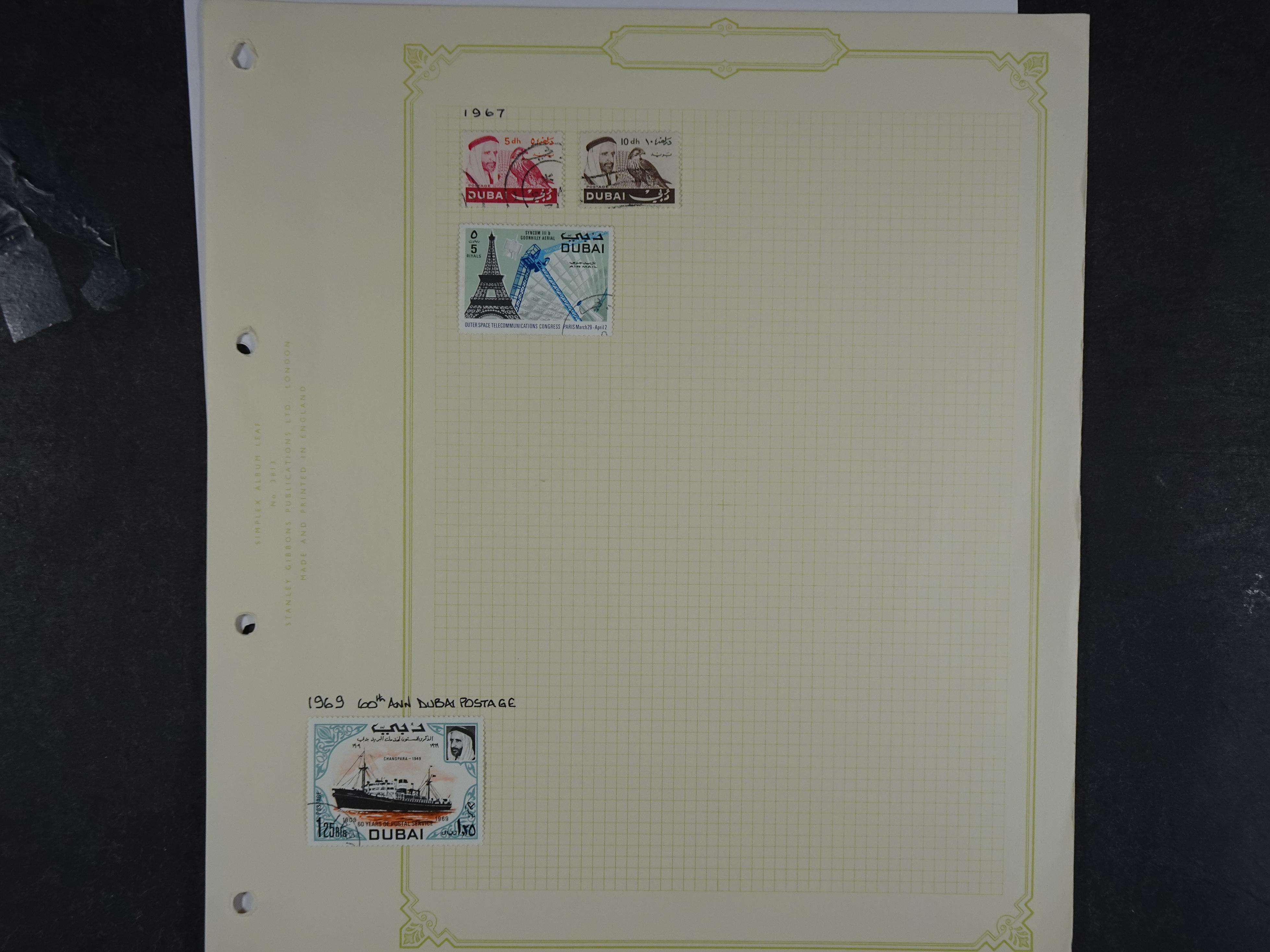 Doos met velerlei verrassingen waar onder betere zegels.
FUNDGRUBE. 142