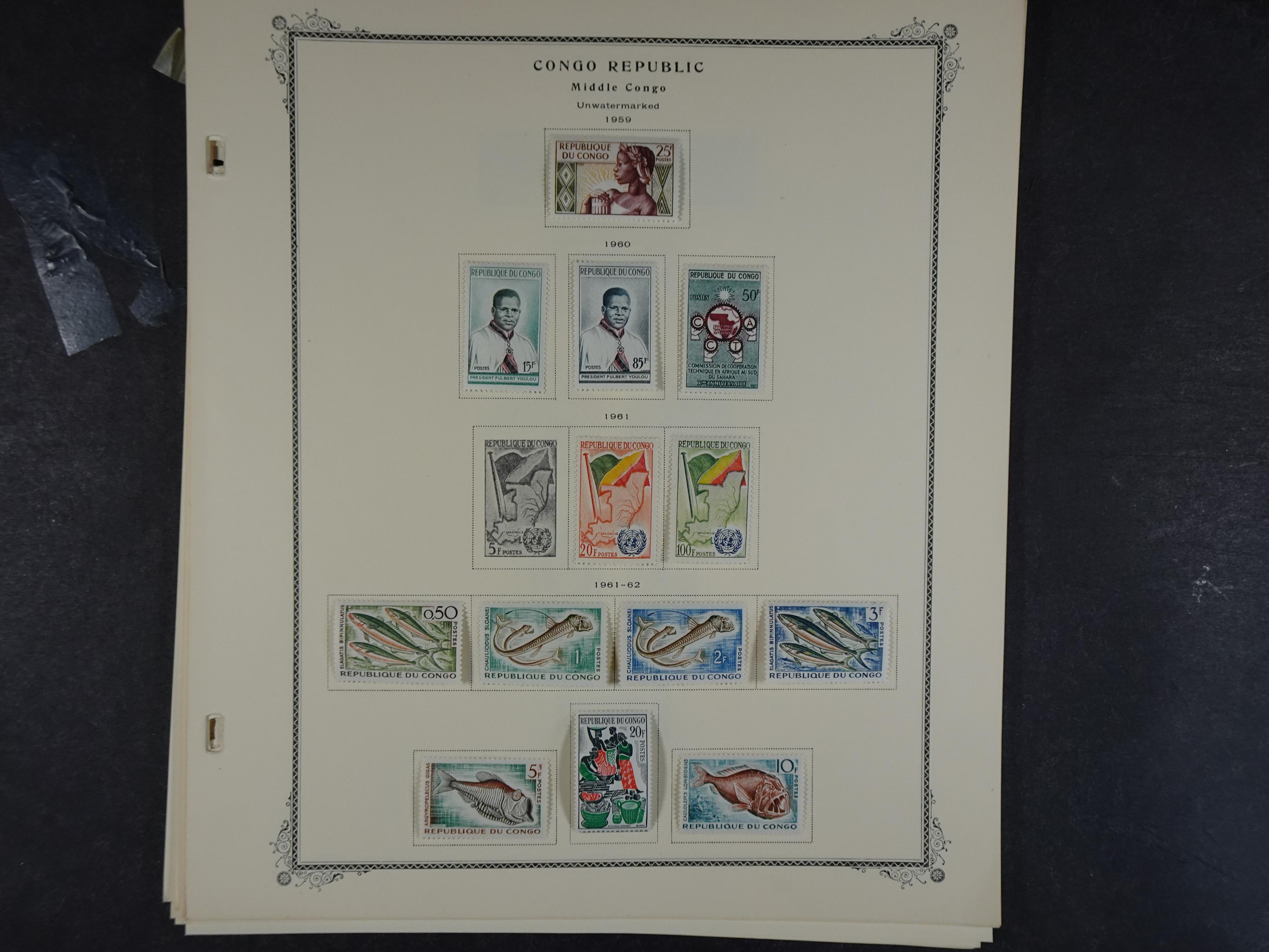 Doos met velerlei verrassingen waar onder betere zegels.
FUNDGRUBE. 144