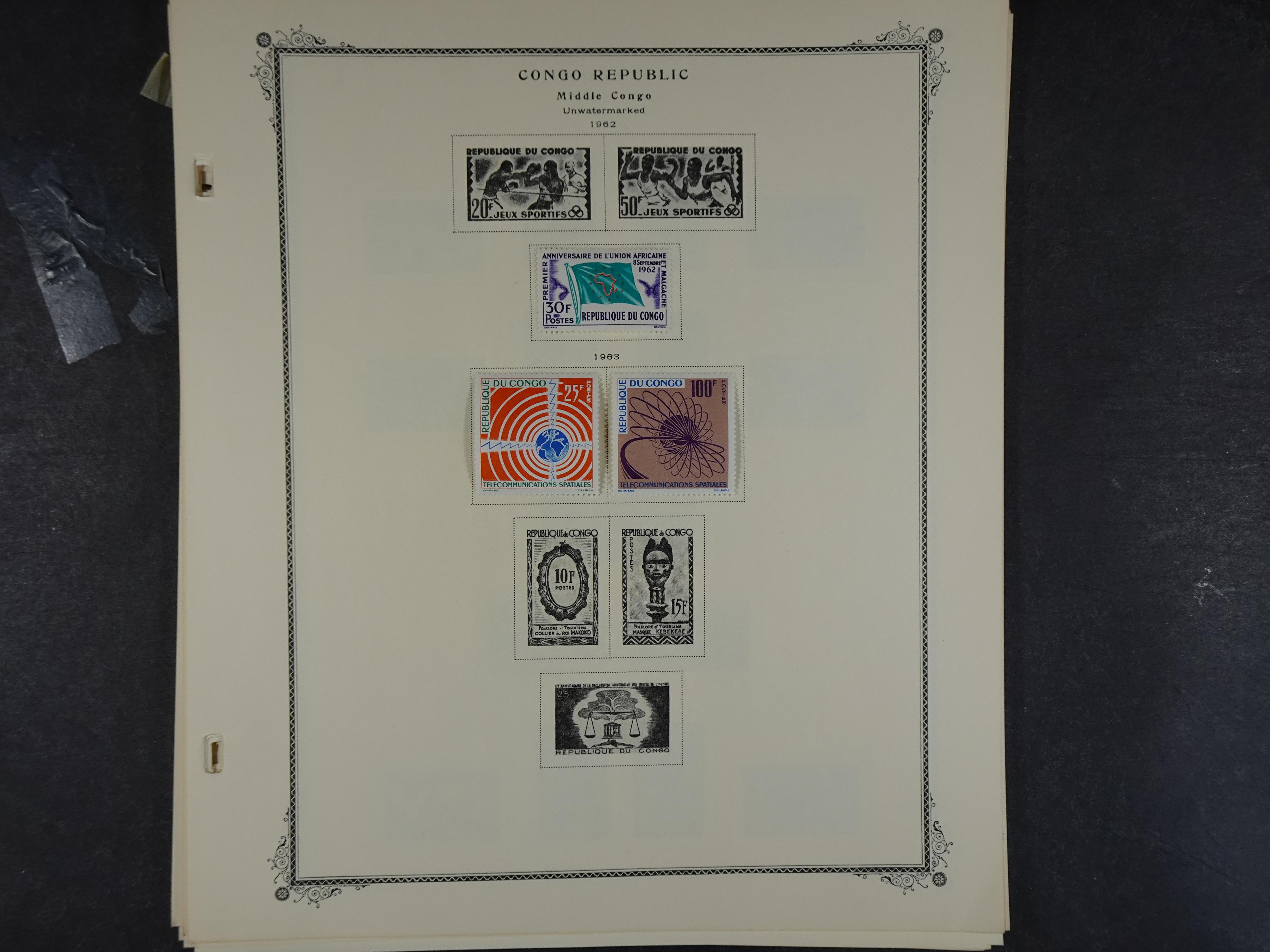 Doos met velerlei verrassingen waar onder betere zegels.
FUNDGRUBE. 145