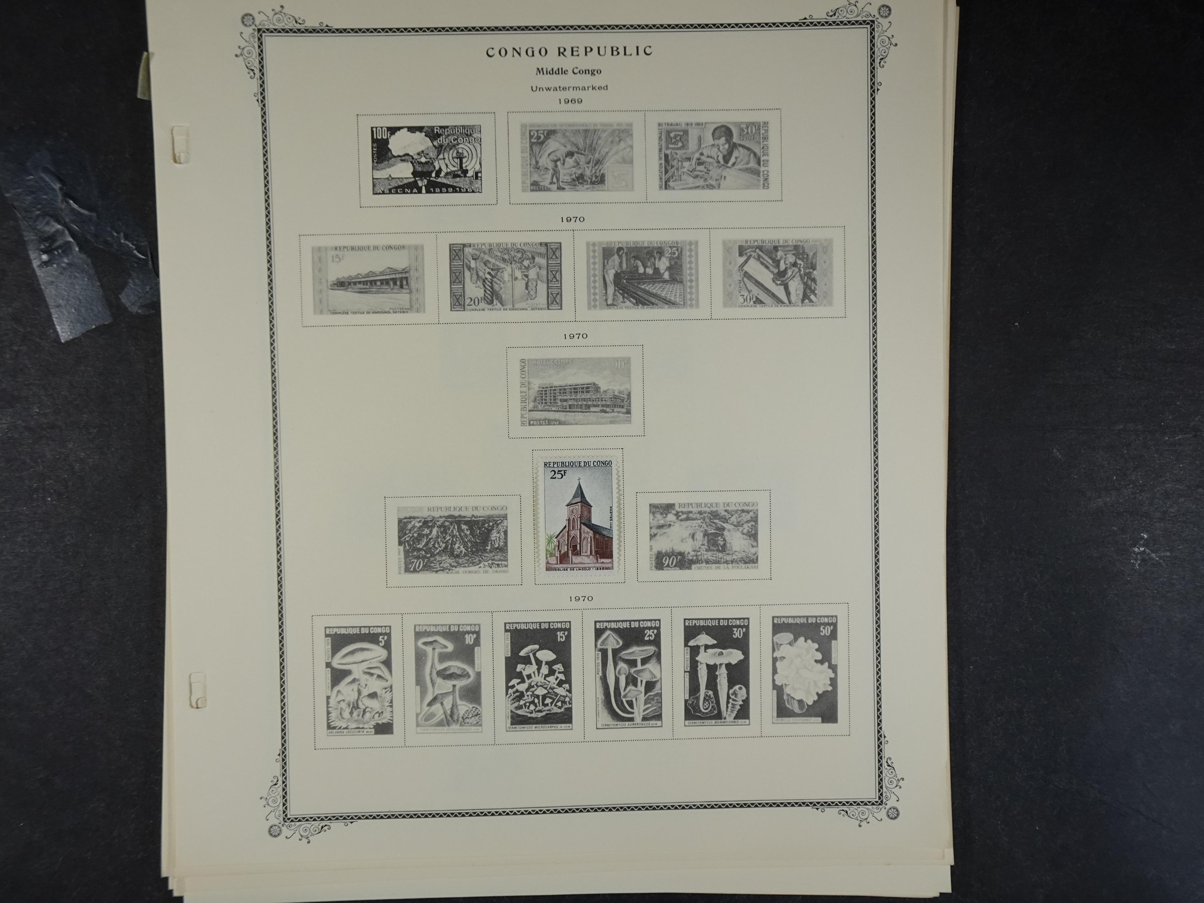 Doos met velerlei verrassingen waar onder betere zegels.
FUNDGRUBE. 152