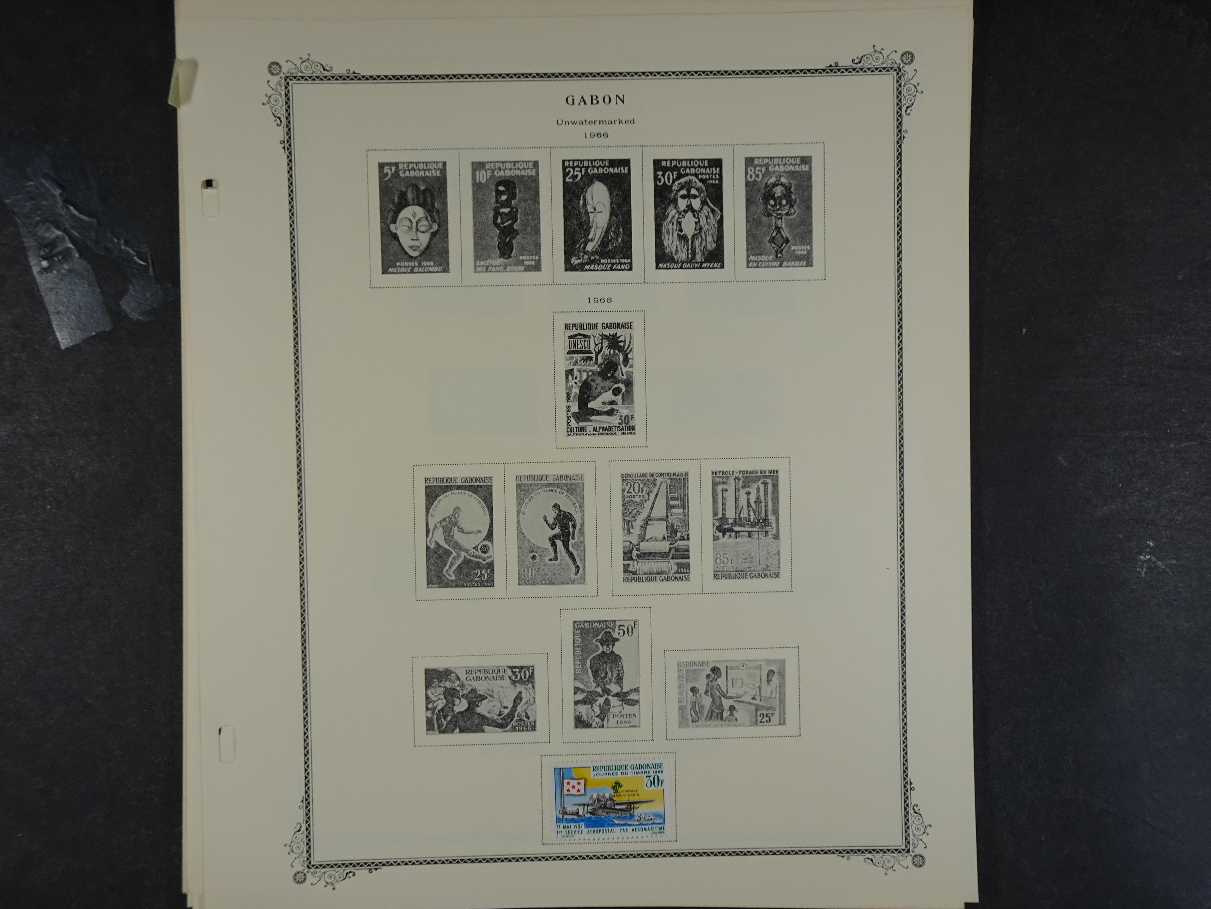 Doos met velerlei verrassingen waar onder betere zegels.
FUNDGRUBE. 156