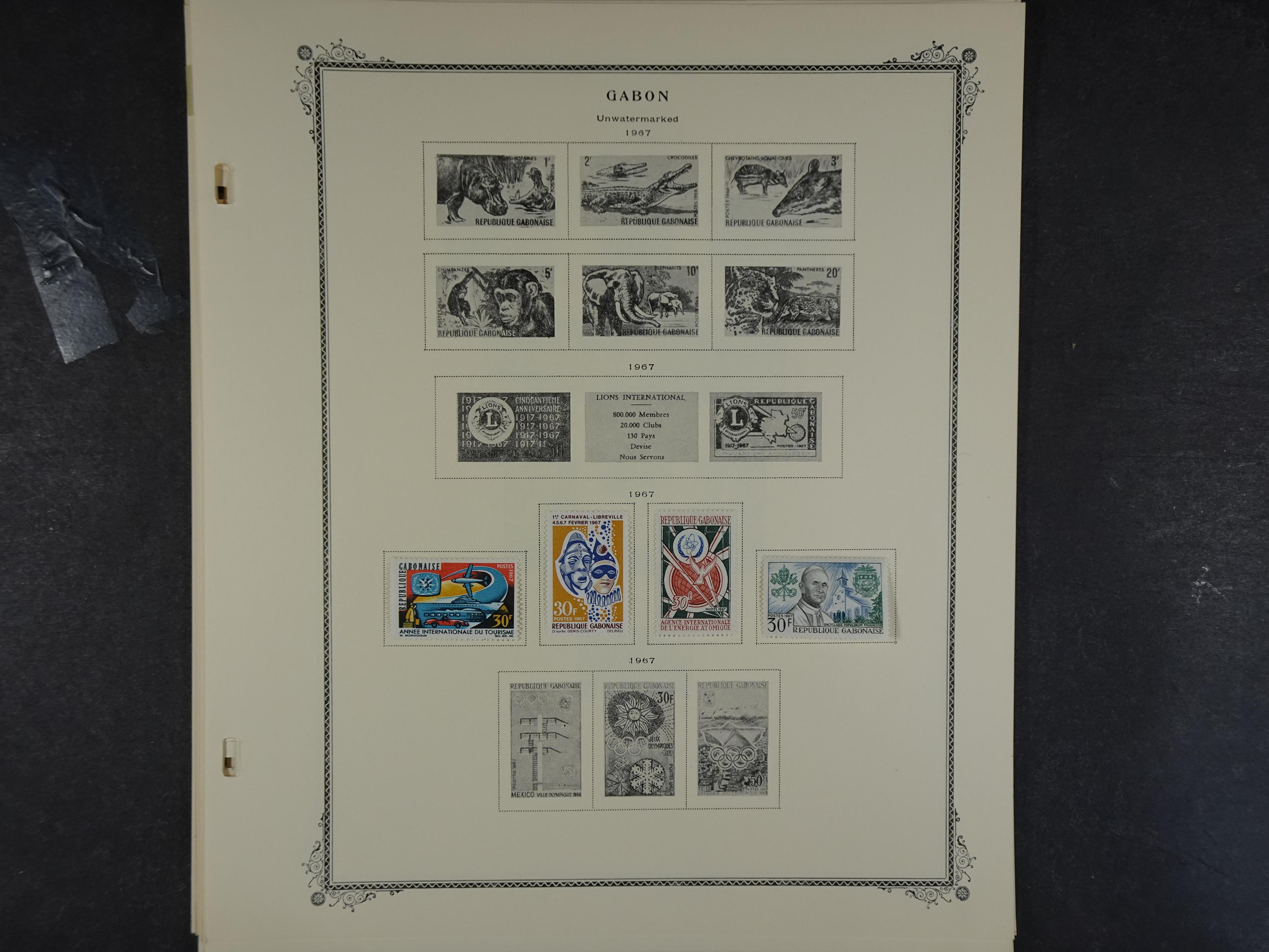 Doos met velerlei verrassingen waar onder betere zegels.
FUNDGRUBE. 157