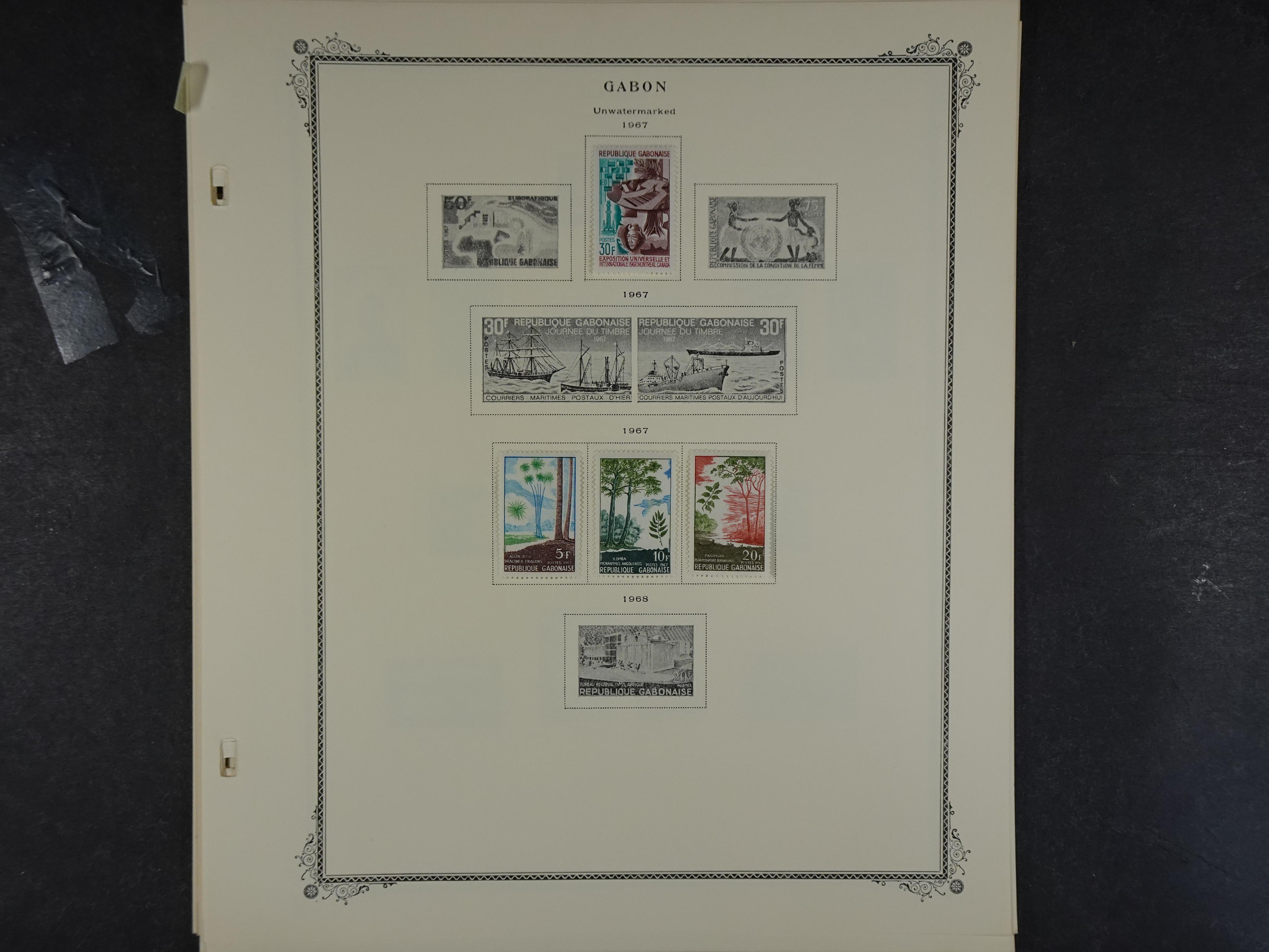 Doos met velerlei verrassingen waar onder betere zegels.
FUNDGRUBE. 158