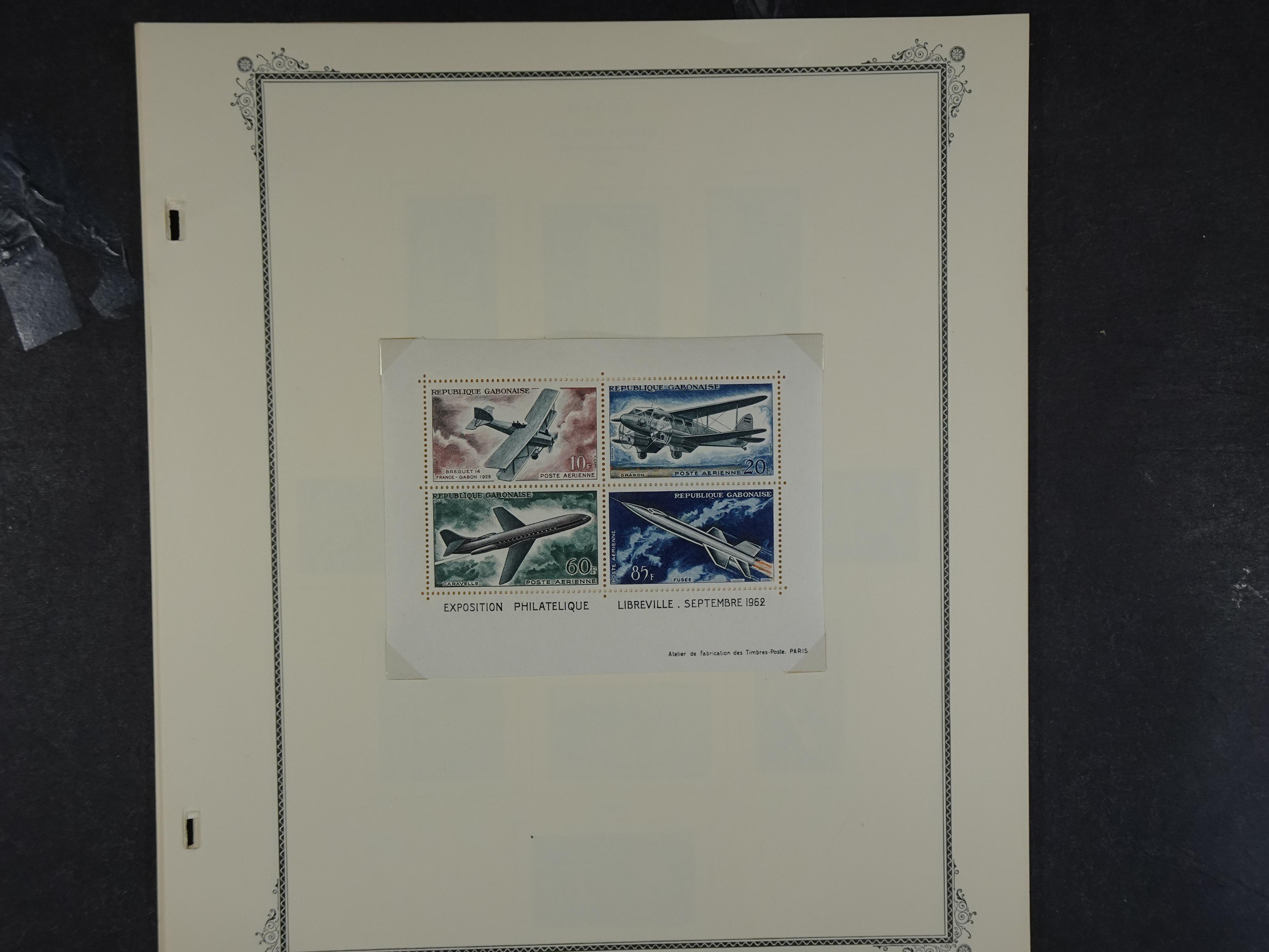 Doos met velerlei verrassingen waar onder betere zegels.
FUNDGRUBE. 163