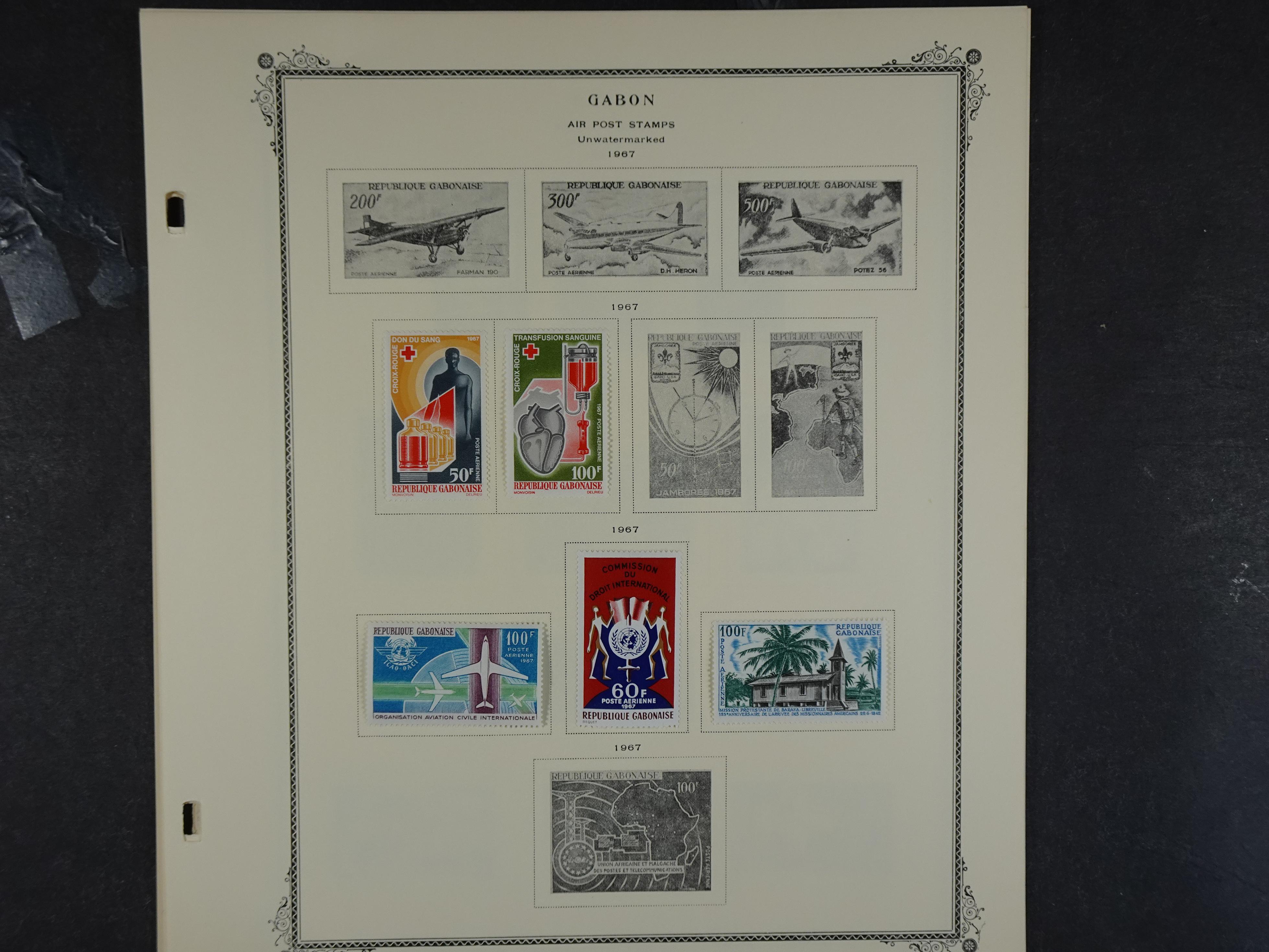 Doos met velerlei verrassingen waar onder betere zegels.
FUNDGRUBE. 167