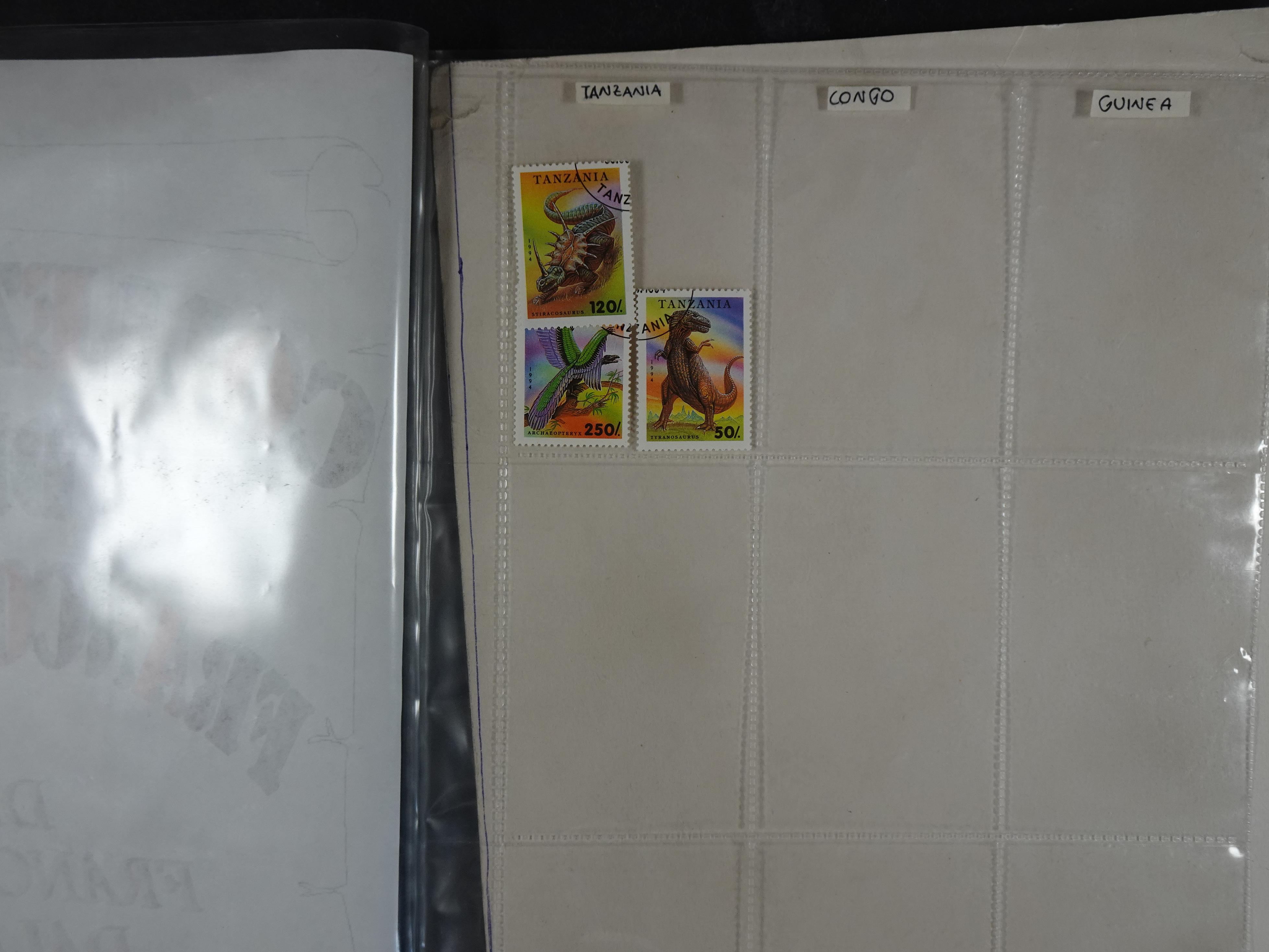 Doos met velerlei verrassingen waar onder betere zegels.
FUNDGRUBE. 176