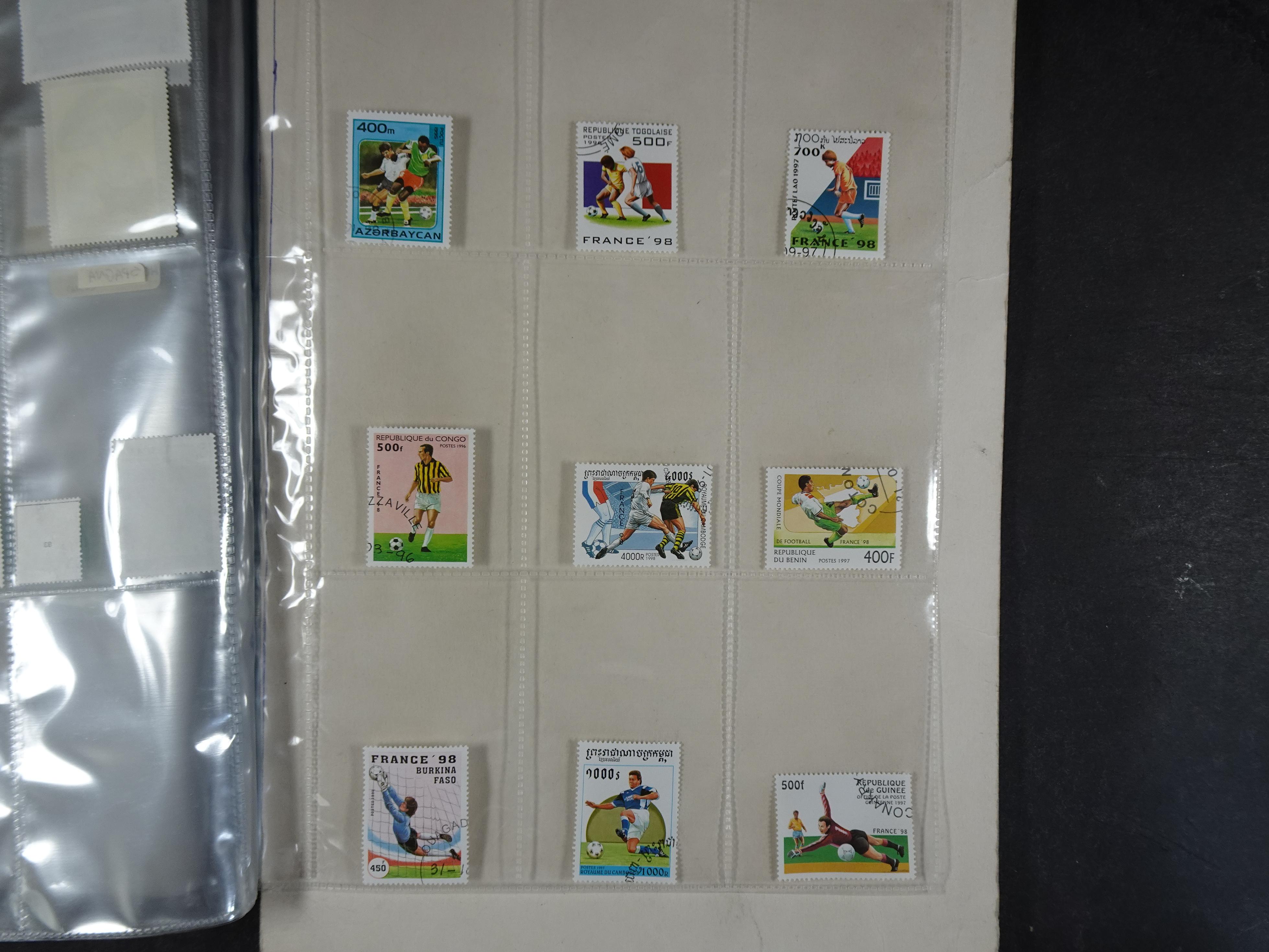 Doos met velerlei verrassingen waar onder betere zegels.
FUNDGRUBE. 180