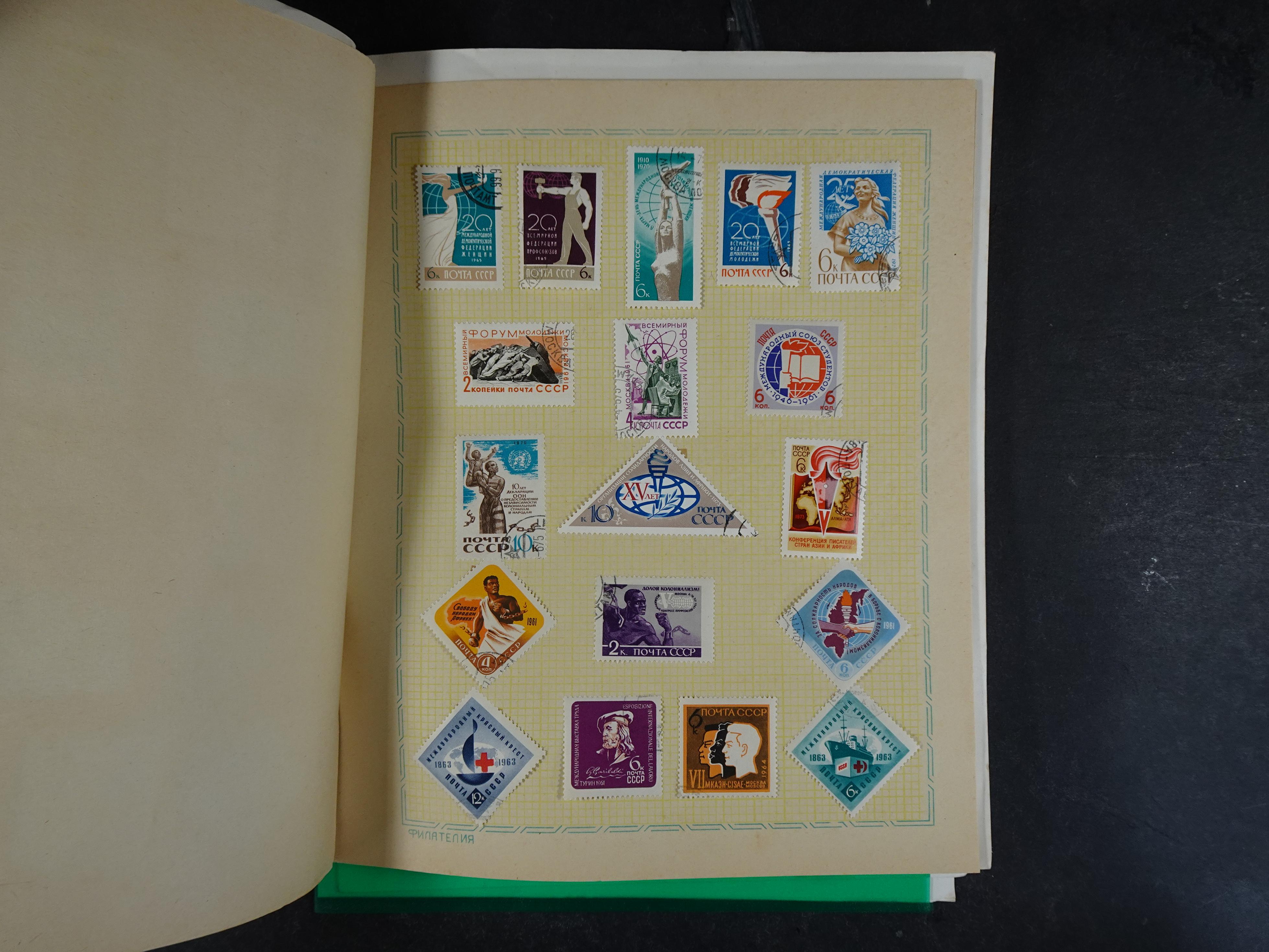 Doos met velerlei verrassingen waar onder betere zegels.
FUNDGRUBE. 194