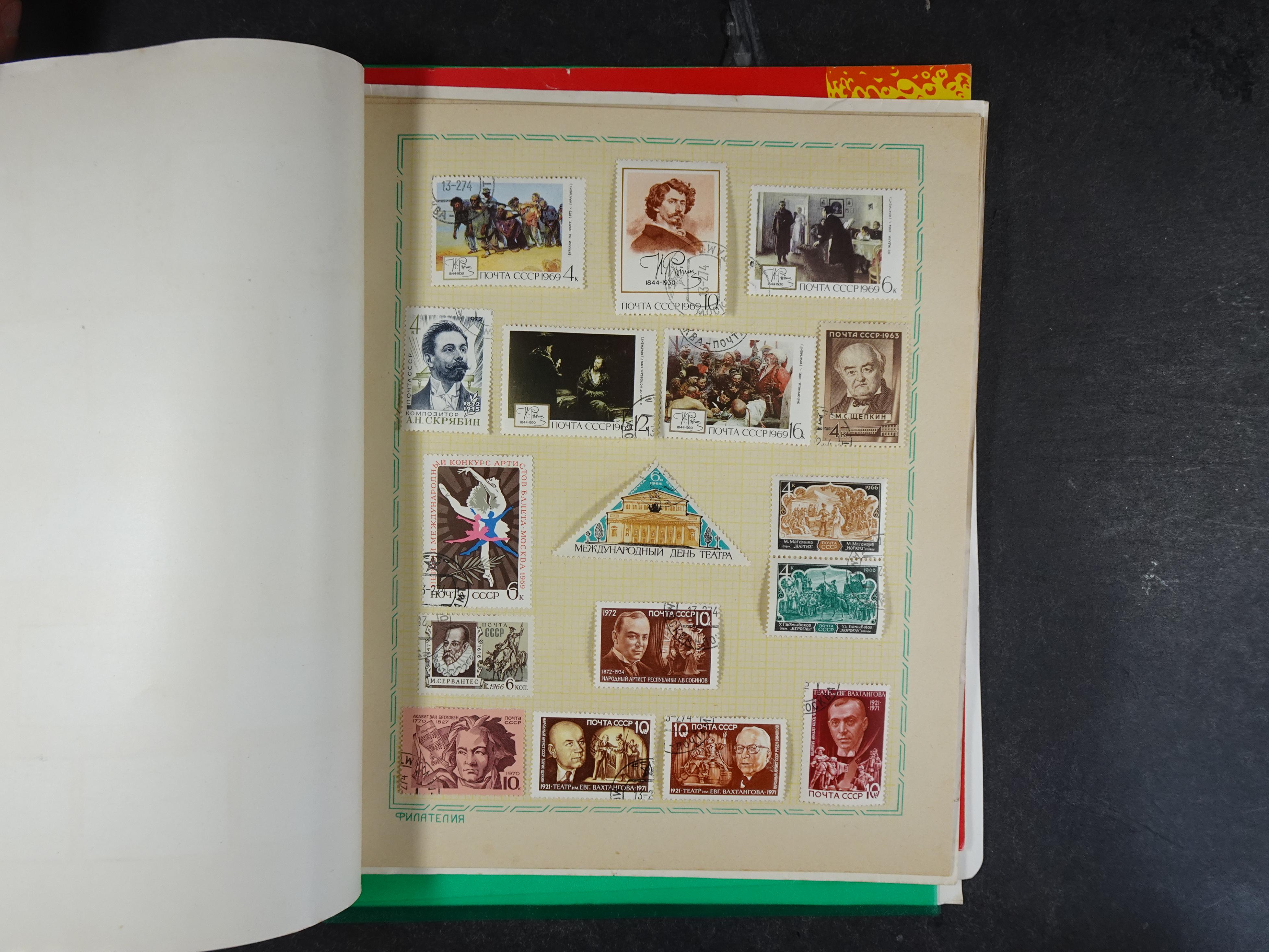 Doos met velerlei verrassingen waar onder betere zegels.
FUNDGRUBE. 196