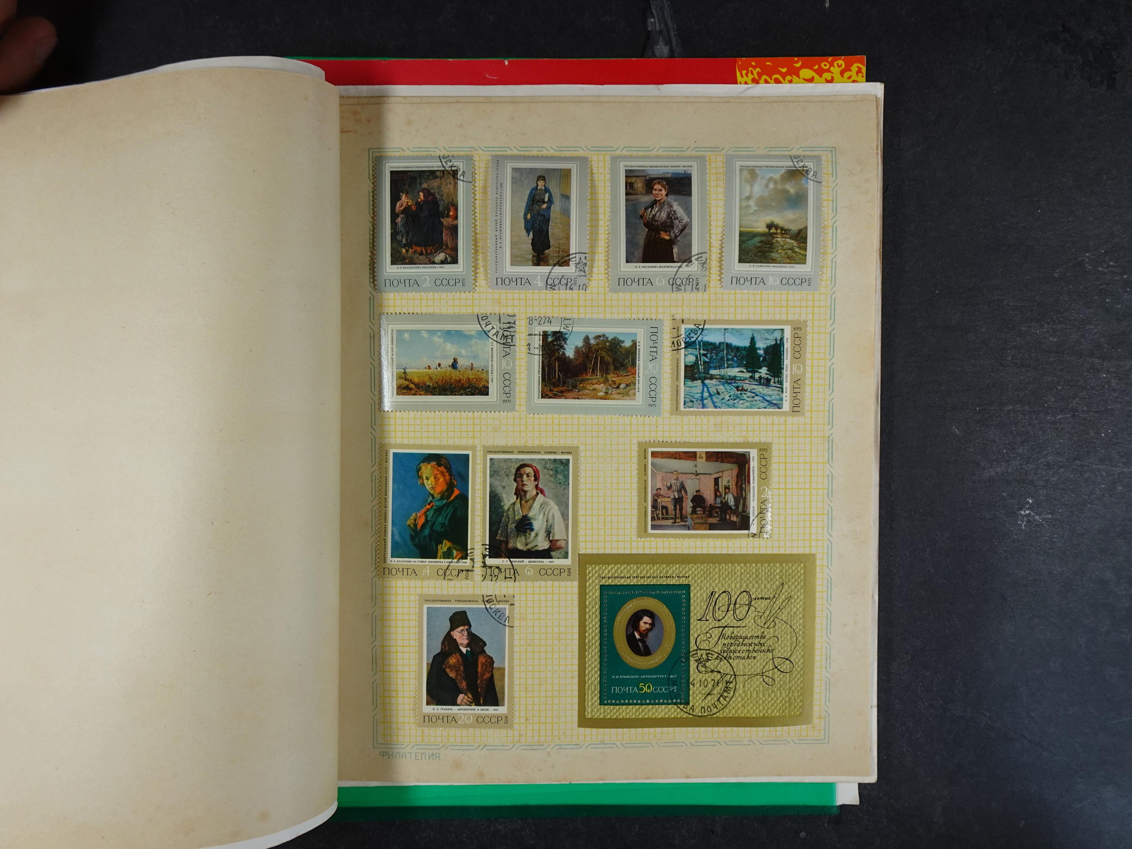 Doos met velerlei verrassingen waar onder betere zegels.
FUNDGRUBE. 197