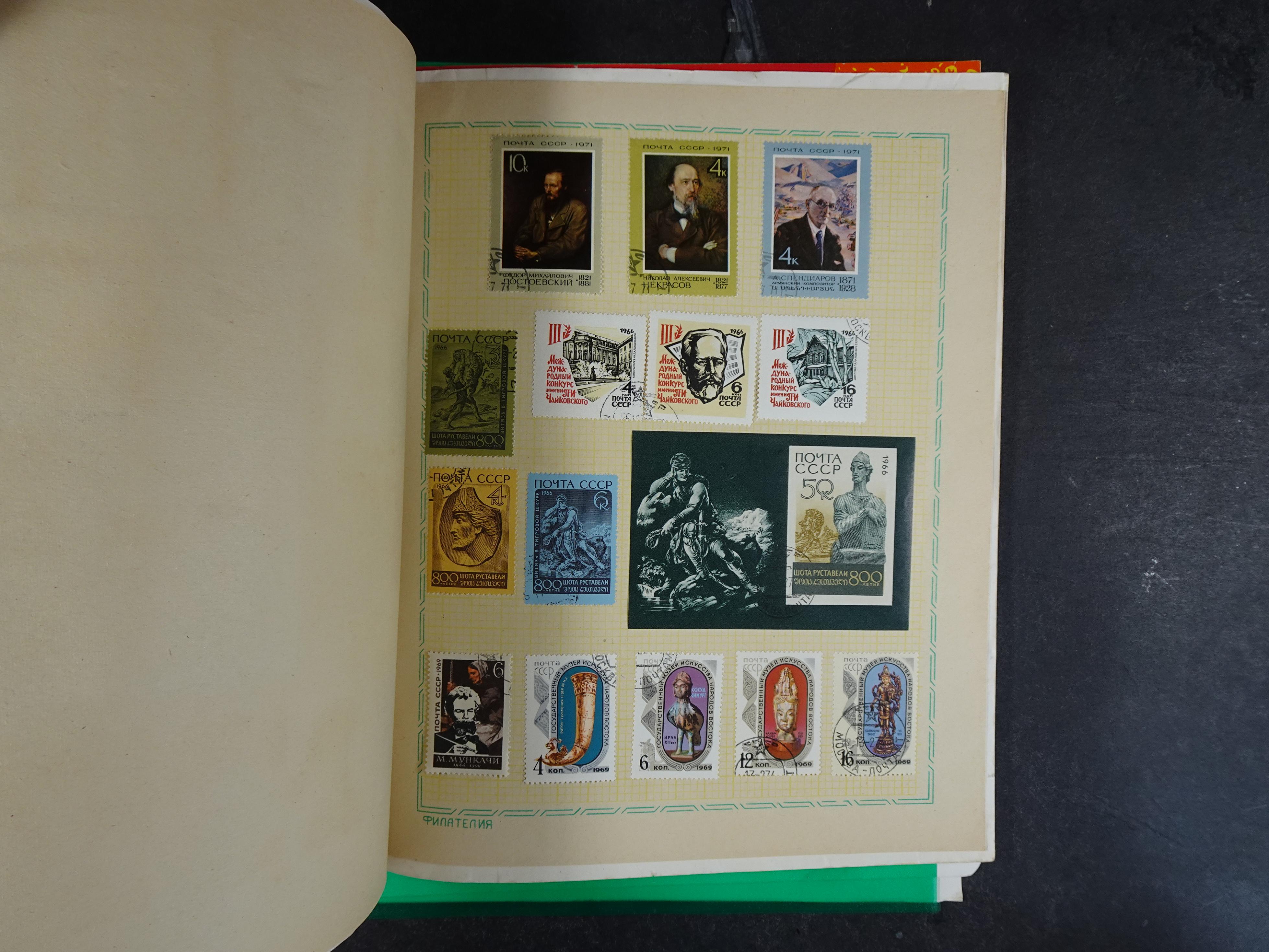 Doos met velerlei verrassingen waar onder betere zegels.
FUNDGRUBE. 202