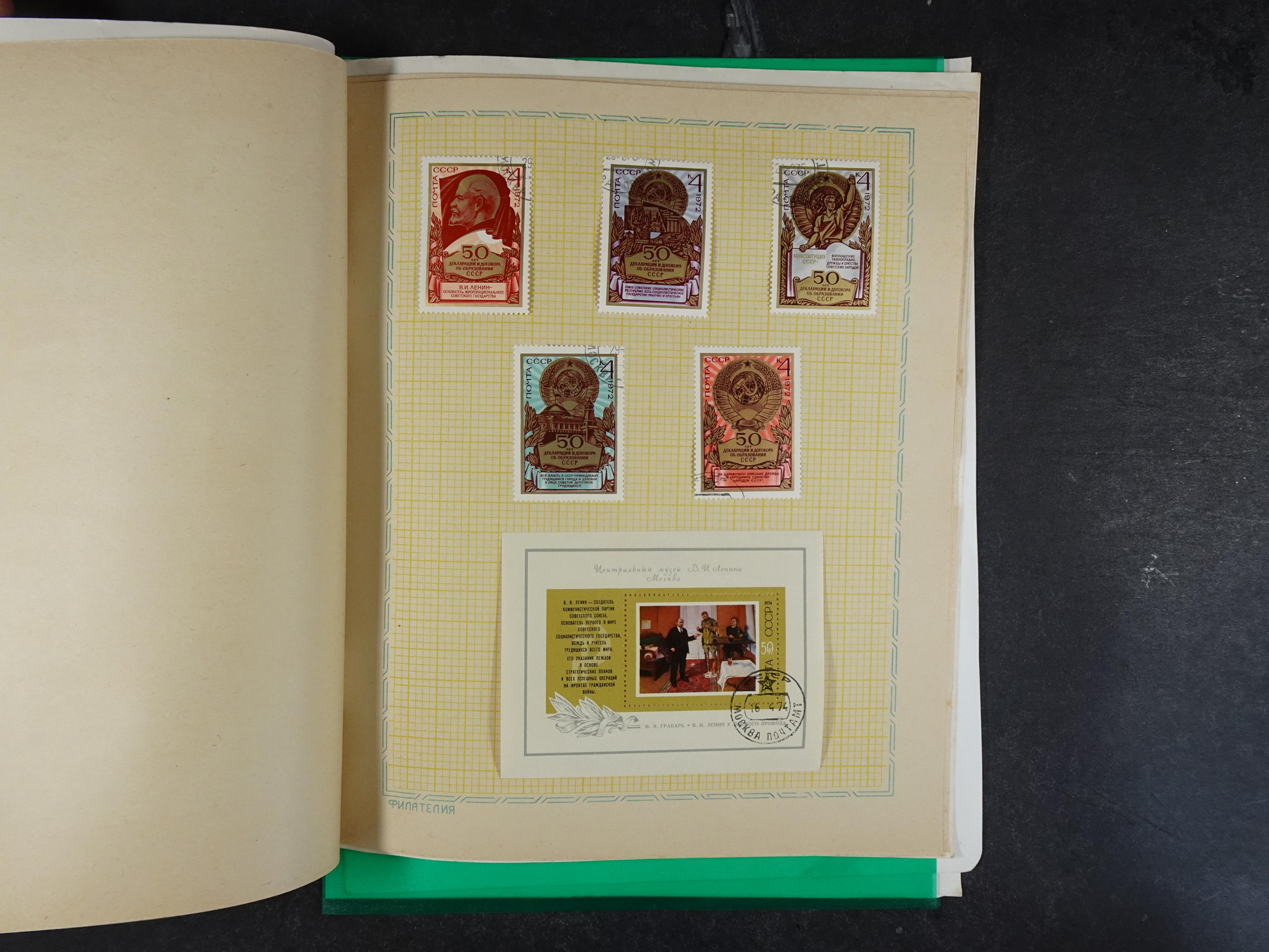 Doos met velerlei verrassingen waar onder betere zegels.
FUNDGRUBE. 207