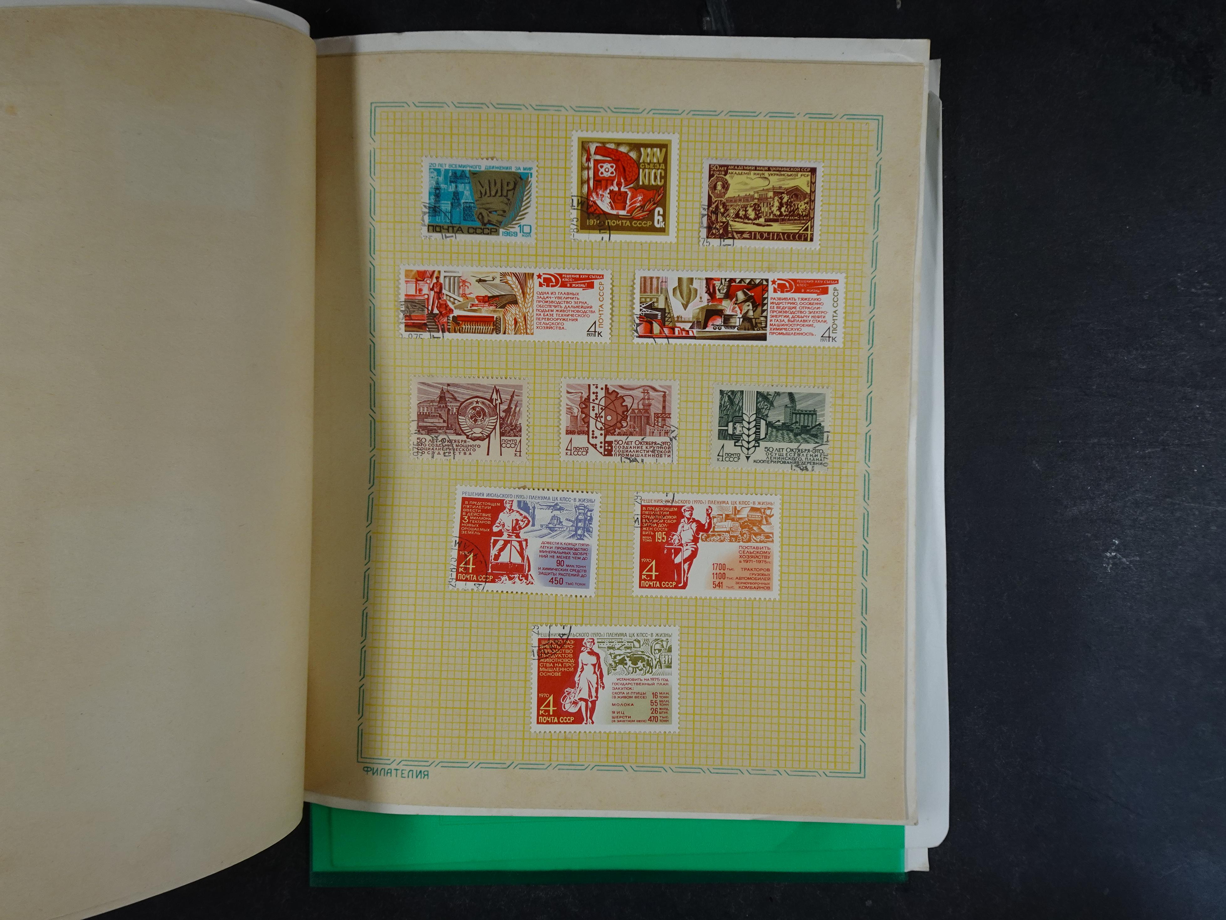 Doos met velerlei verrassingen waar onder betere zegels.
FUNDGRUBE. 211