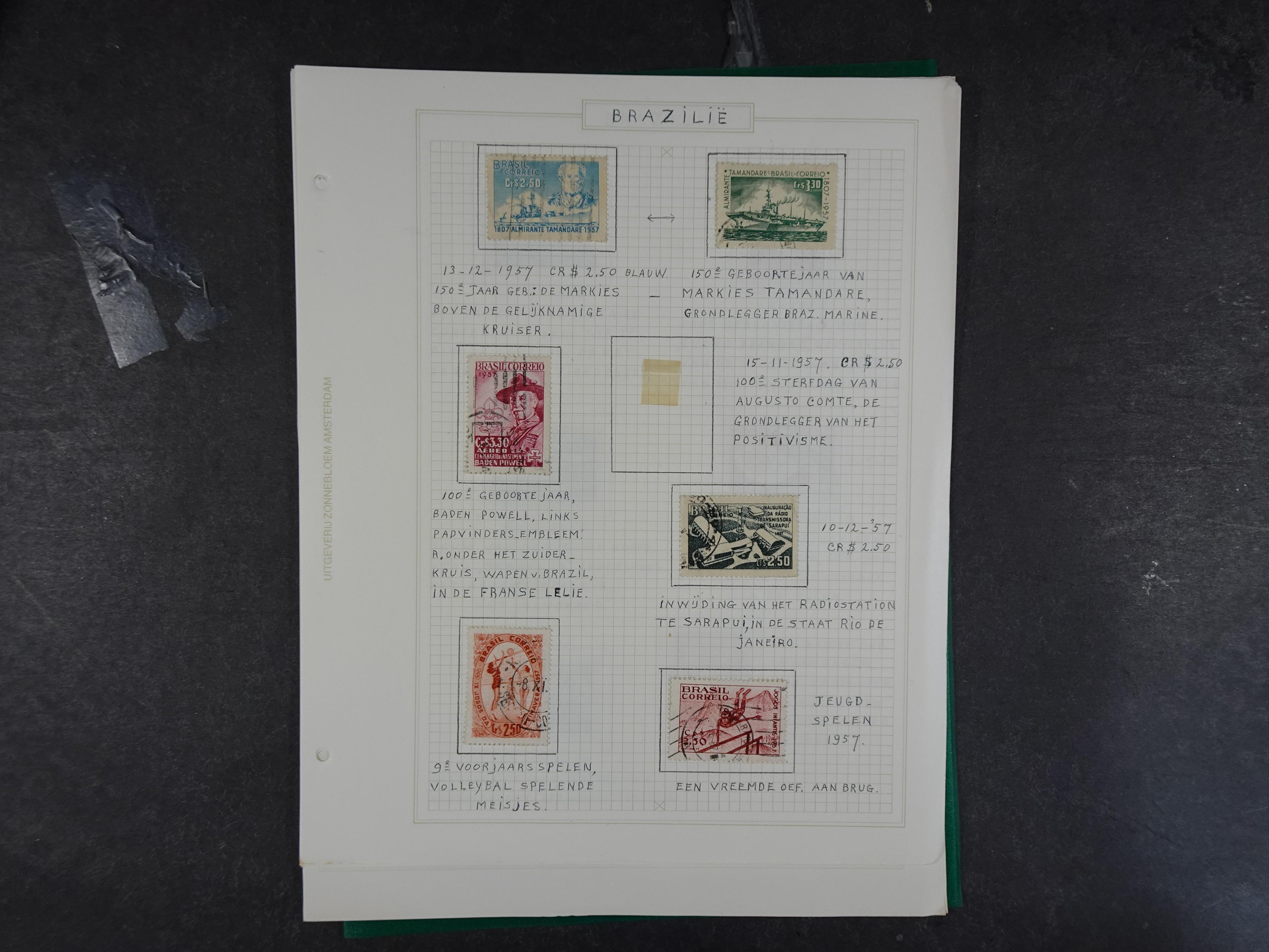 Doos met velerlei verrassingen waar onder betere zegels.
FUNDGRUBE. 215