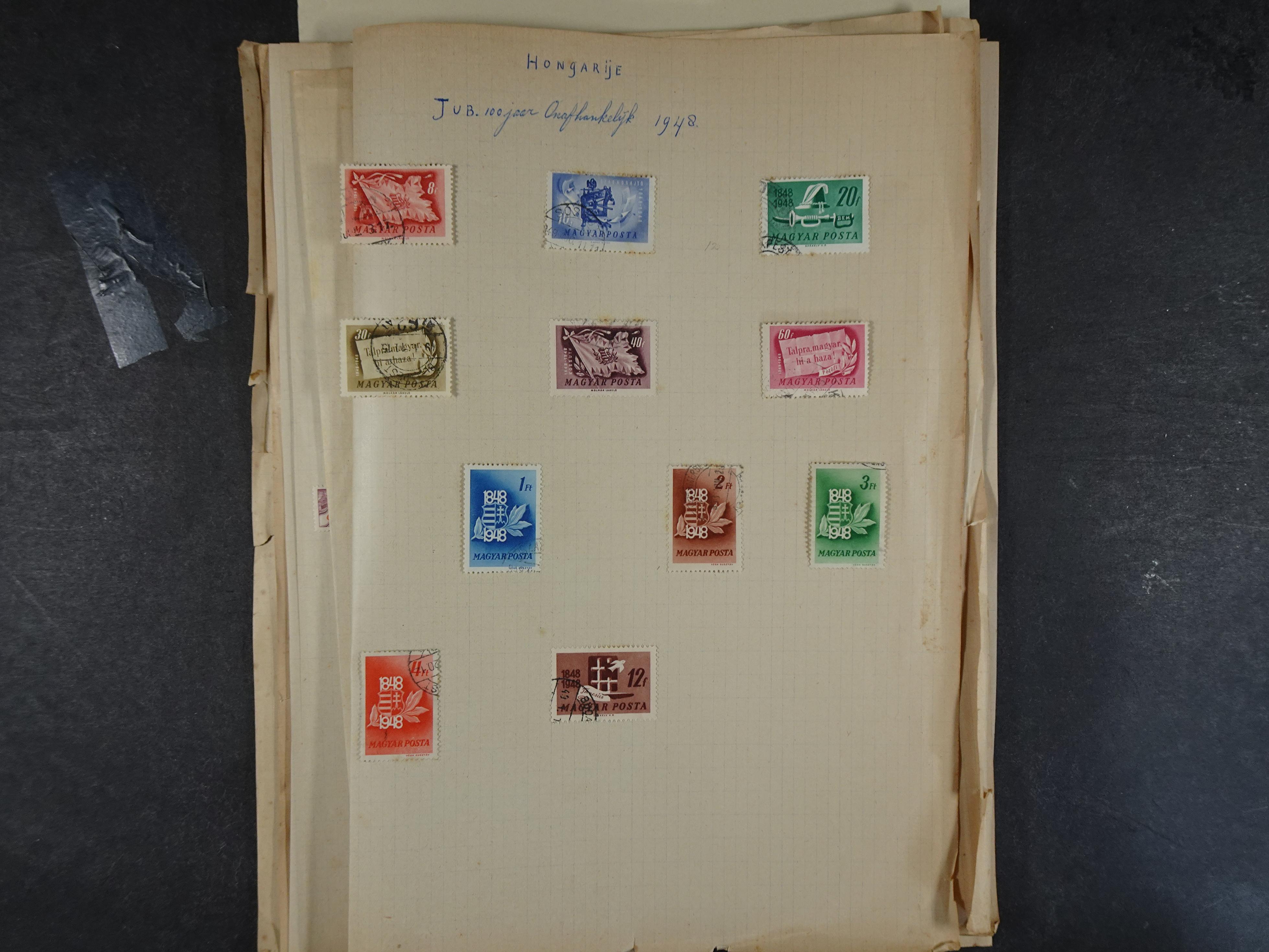 Doos met velerlei verrassingen waar onder betere zegels.
FUNDGRUBE. 221