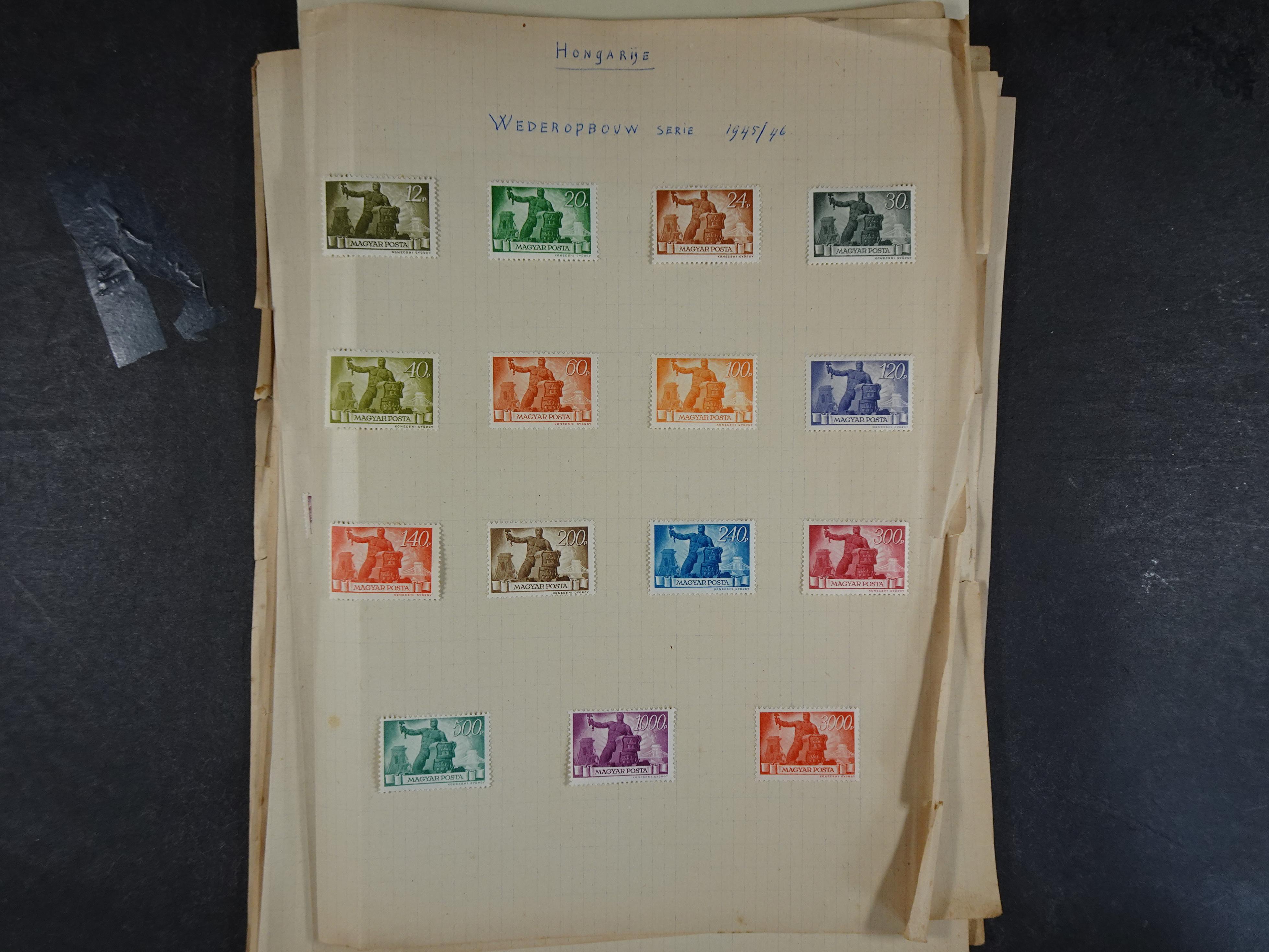 Doos met velerlei verrassingen waar onder betere zegels.
FUNDGRUBE. 222