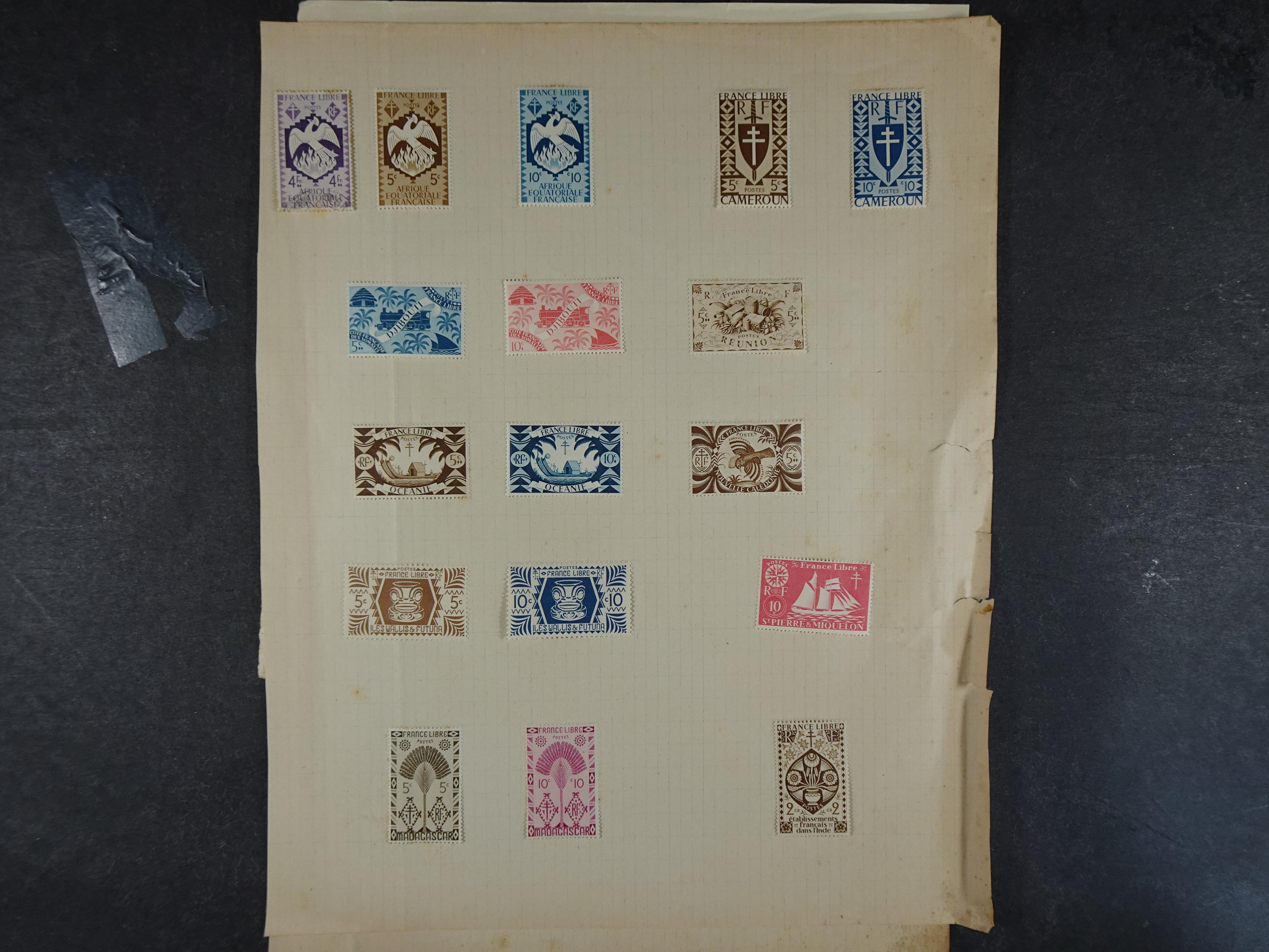 Doos met velerlei verrassingen waar onder betere zegels.
FUNDGRUBE. 227