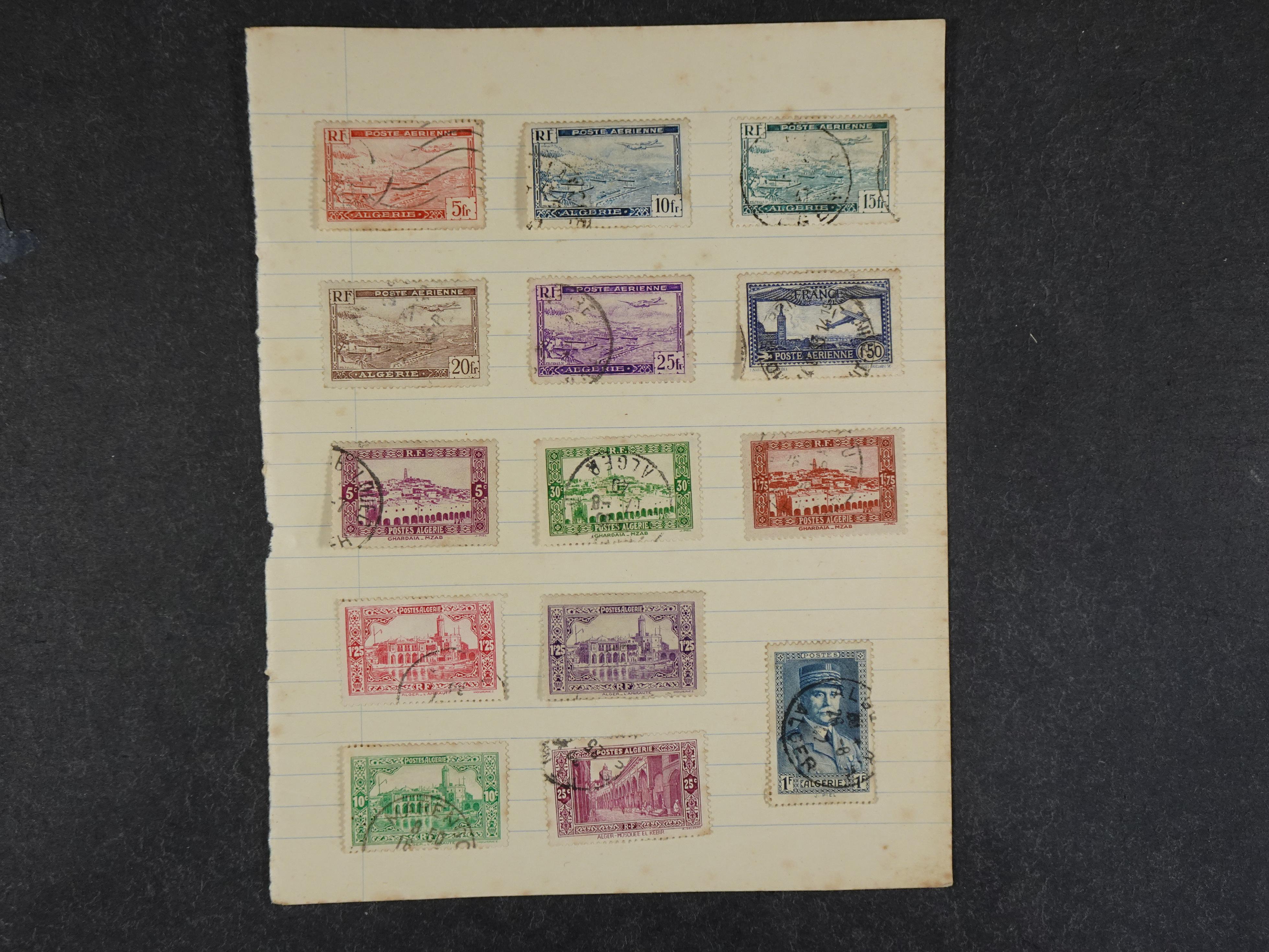 Doos met velerlei verrassingen waar onder betere zegels.
FUNDGRUBE. 229