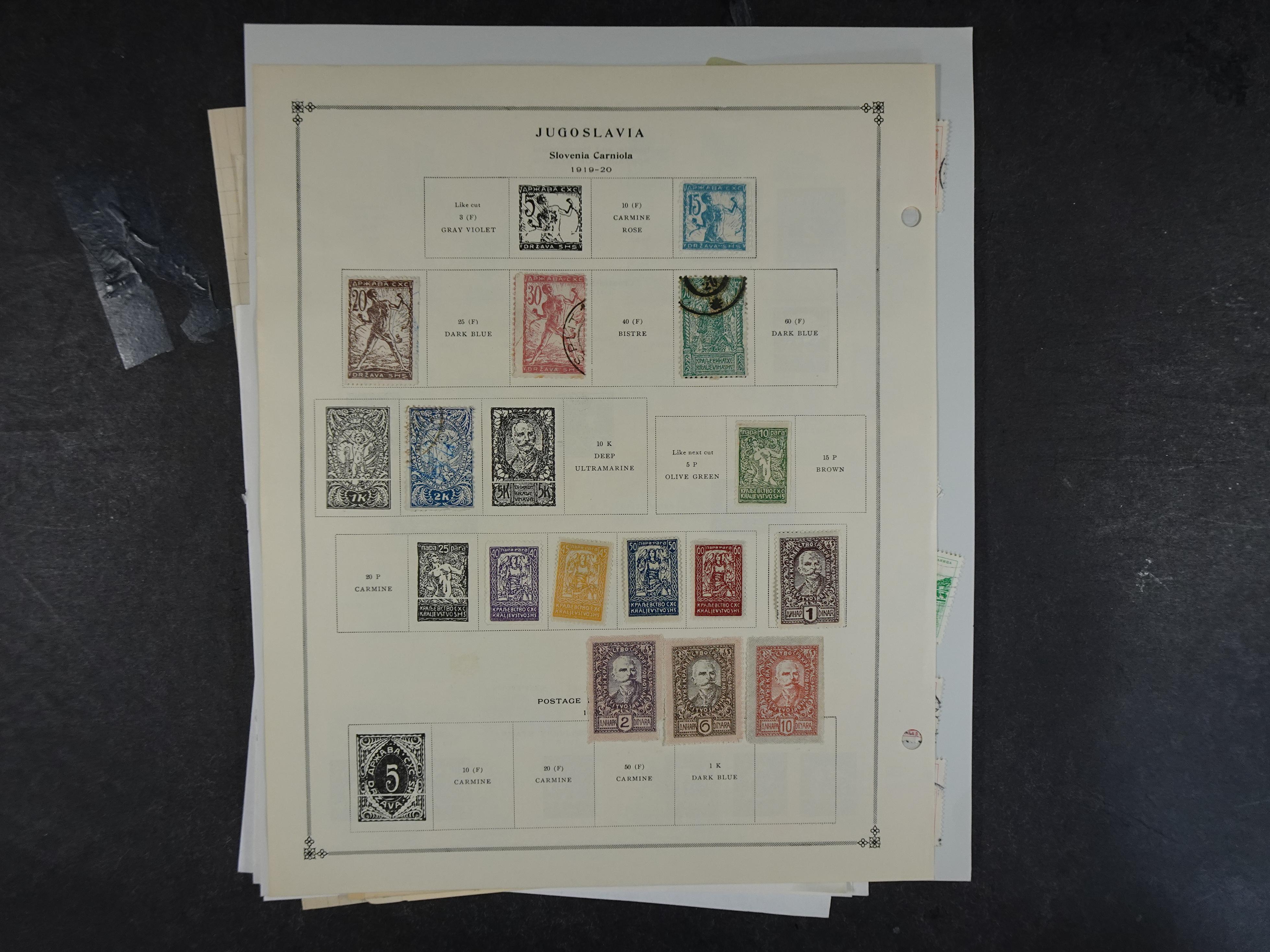 Doos met velerlei verrassingen waar onder betere zegels.
FUNDGRUBE. 238