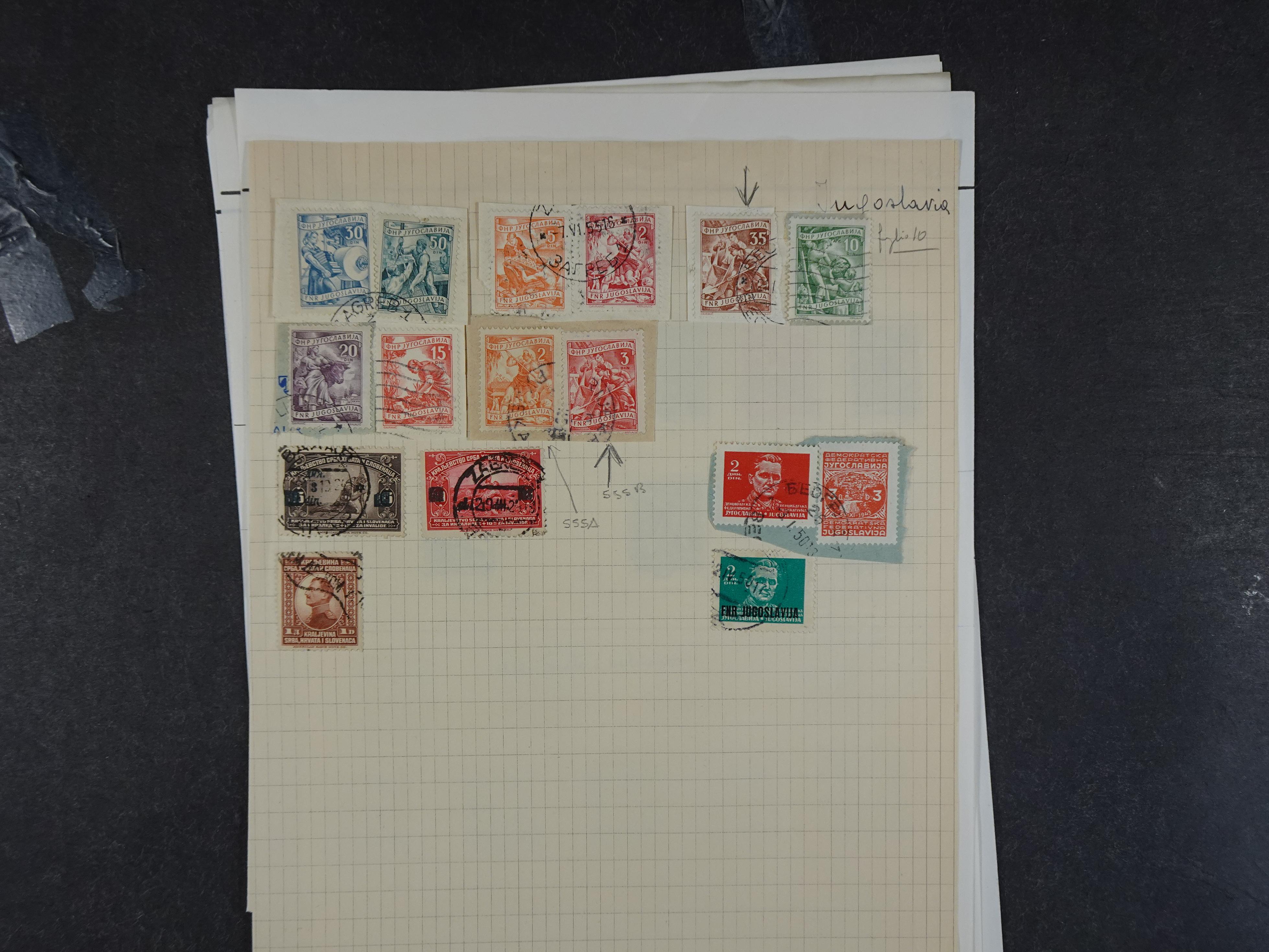 Doos met velerlei verrassingen waar onder betere zegels.
FUNDGRUBE. 244