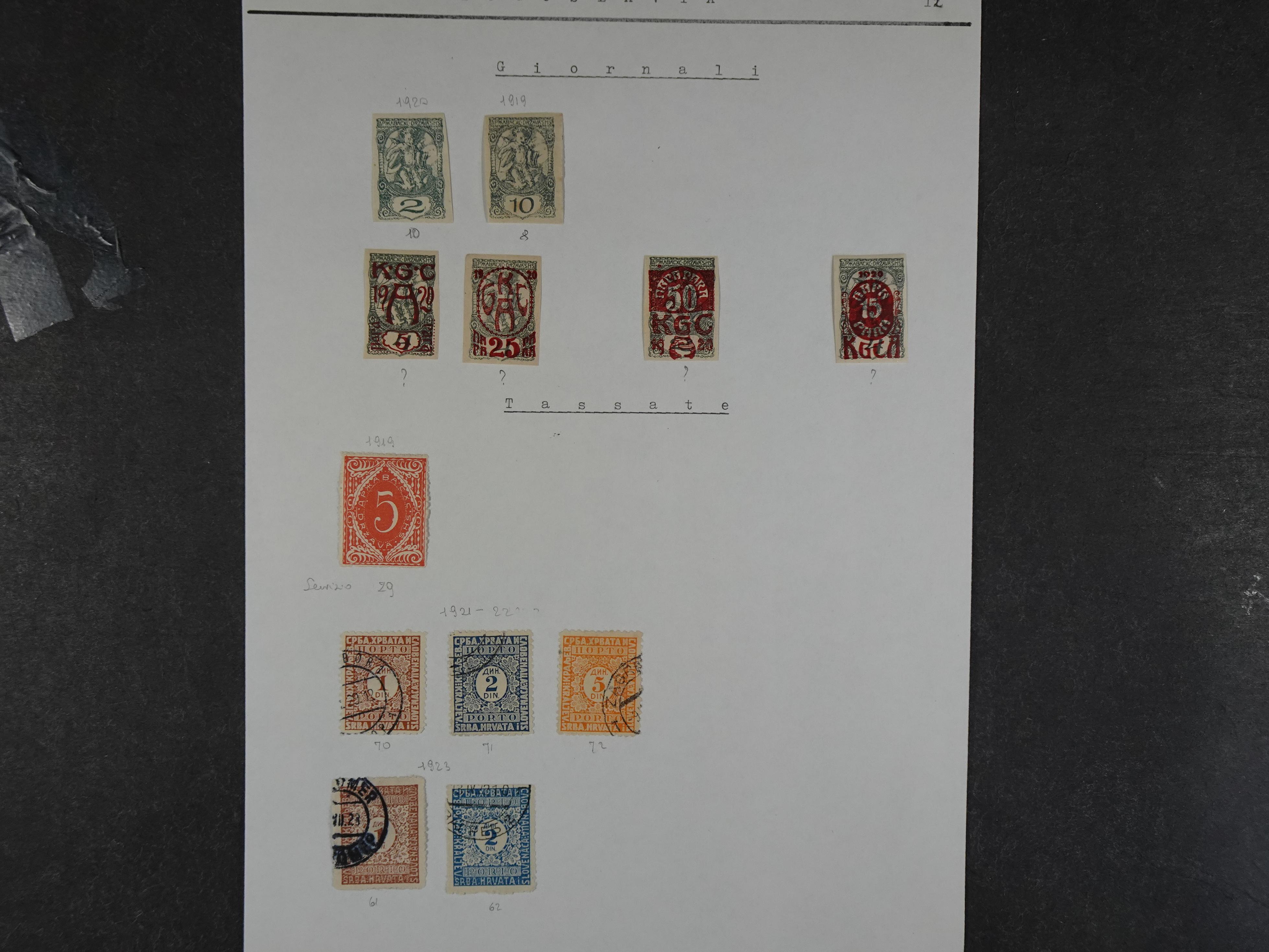 Doos met velerlei verrassingen waar onder betere zegels.
FUNDGRUBE. 248