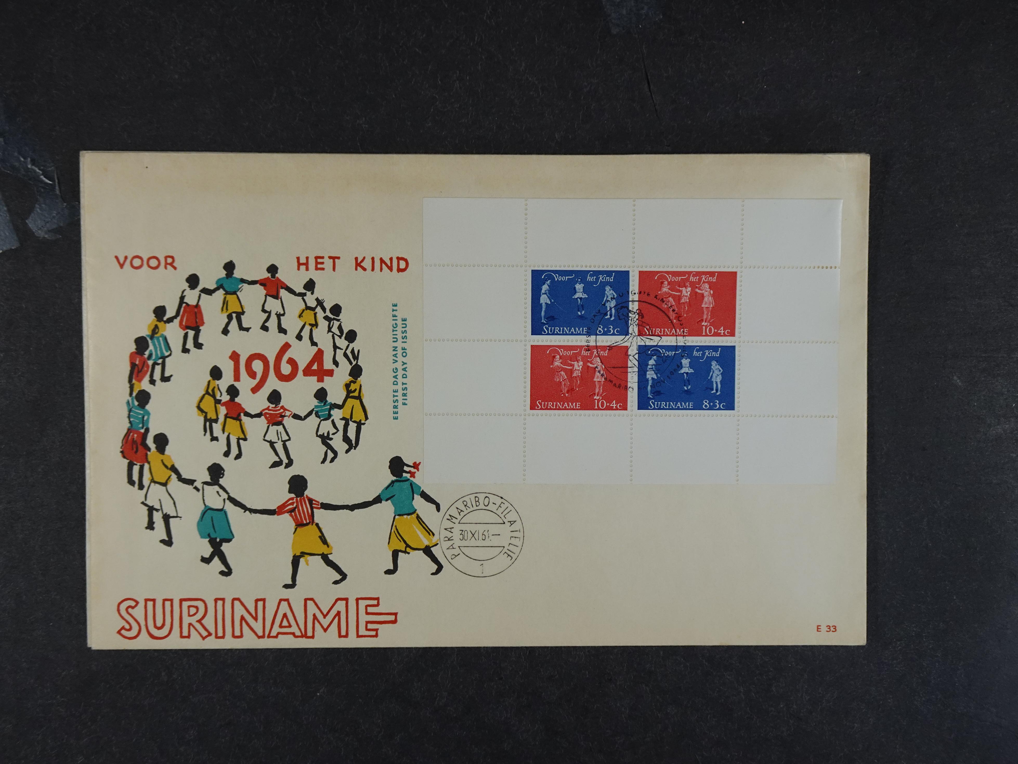 Doos met velerlei verrassingen waar onder betere zegels.
FUNDGRUBE. 257