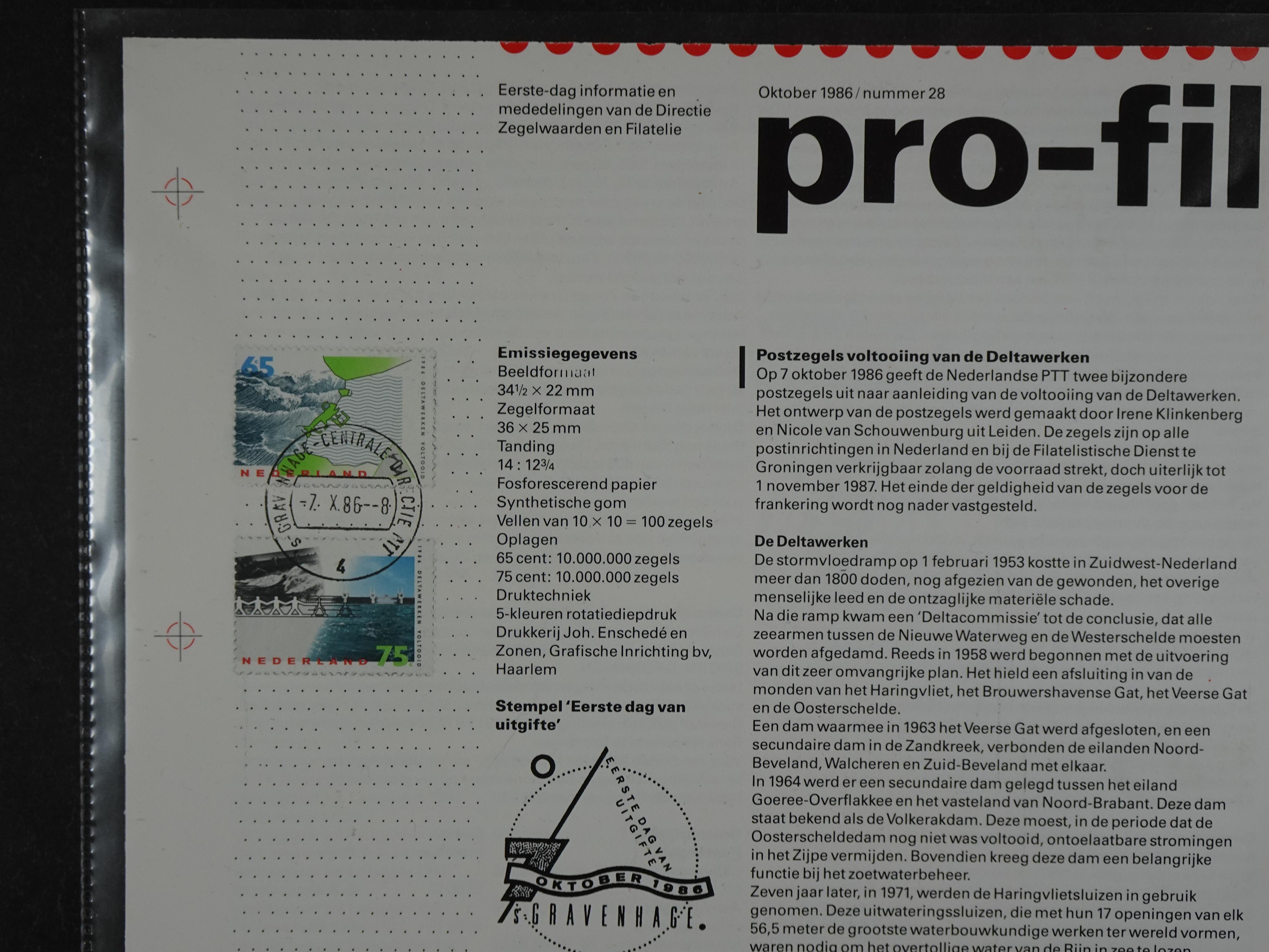 Doos met velerlei verrassingen waar onder betere zegels.
FUNDGRUBE. 259