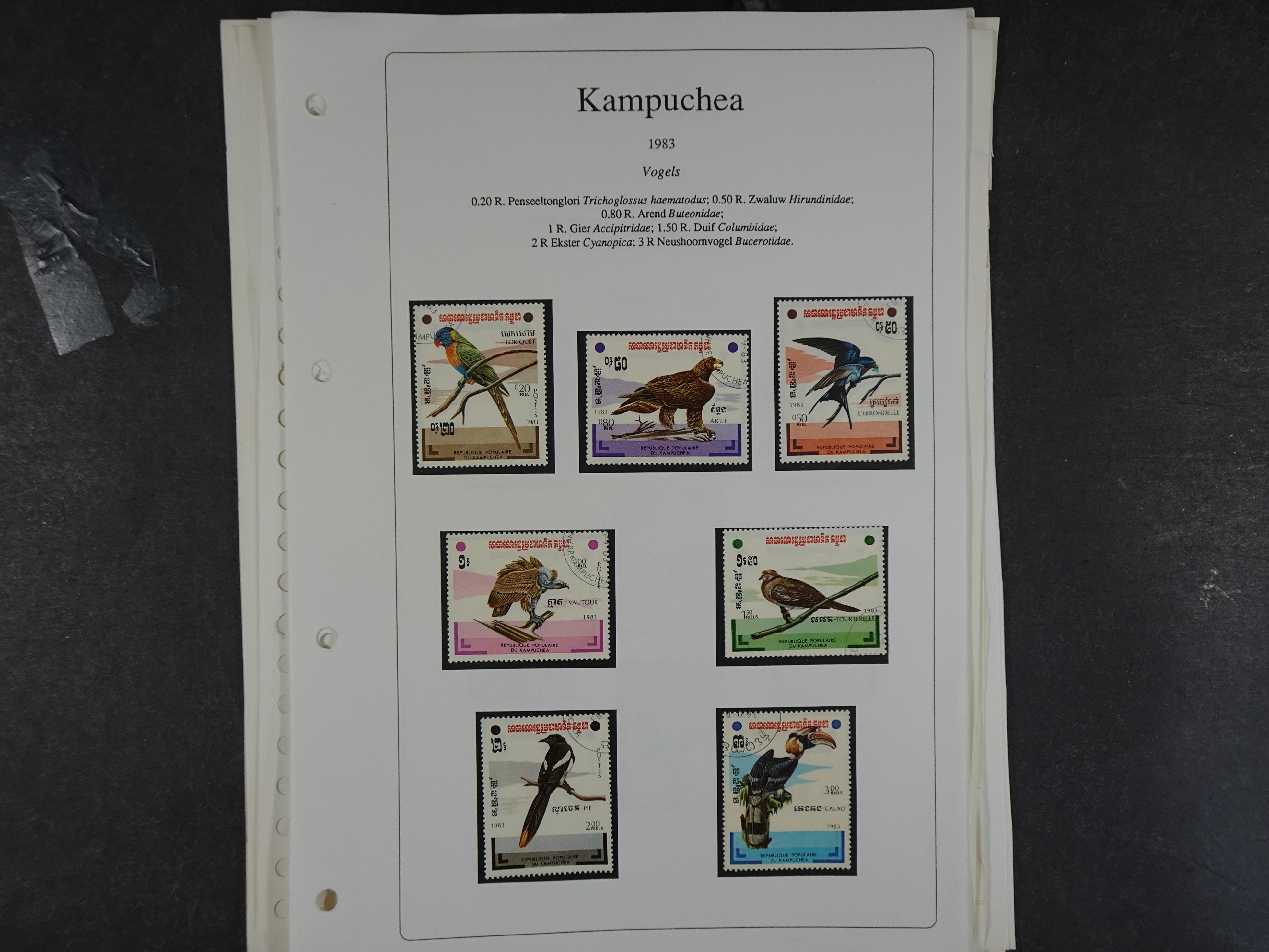 Doos met velerlei verrassingen waar onder betere zegels.
FUNDGRUBE. 263