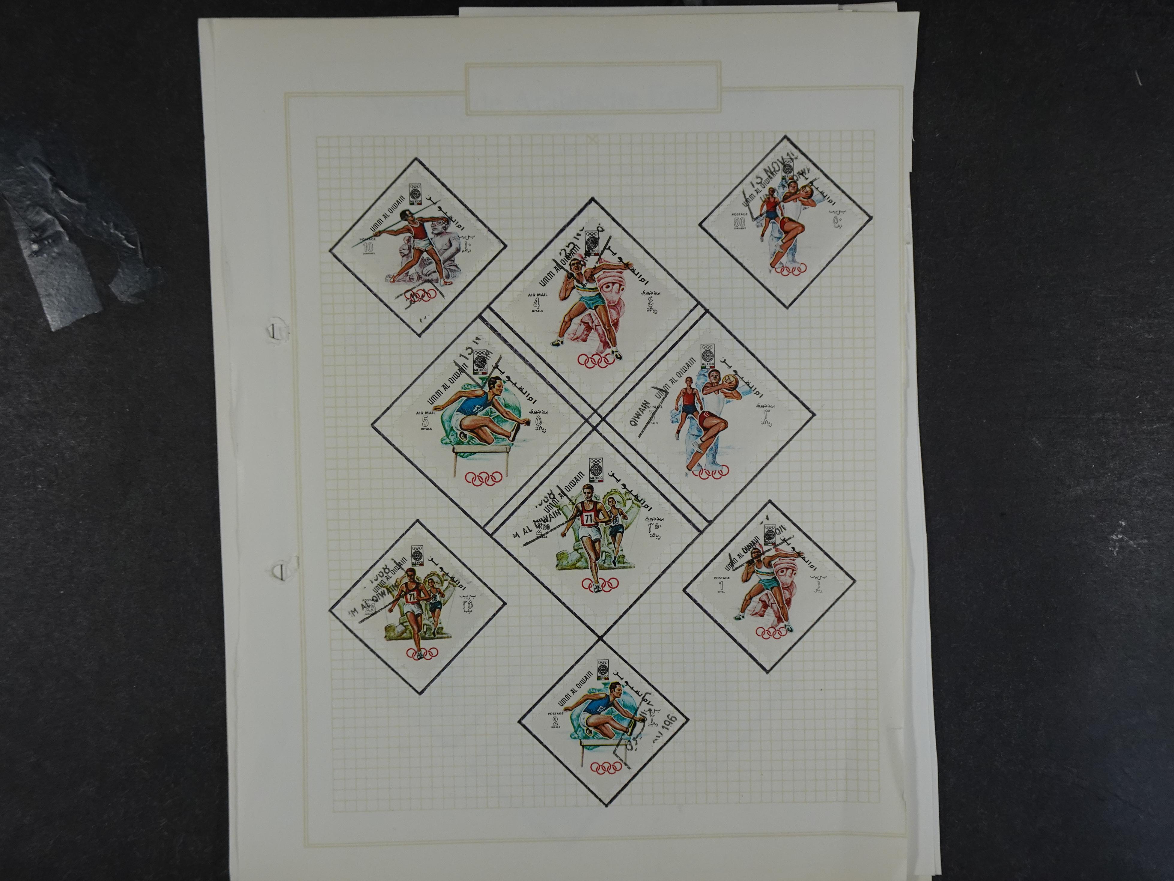 Doos met velerlei verrassingen waar onder betere zegels.
FUNDGRUBE. 267