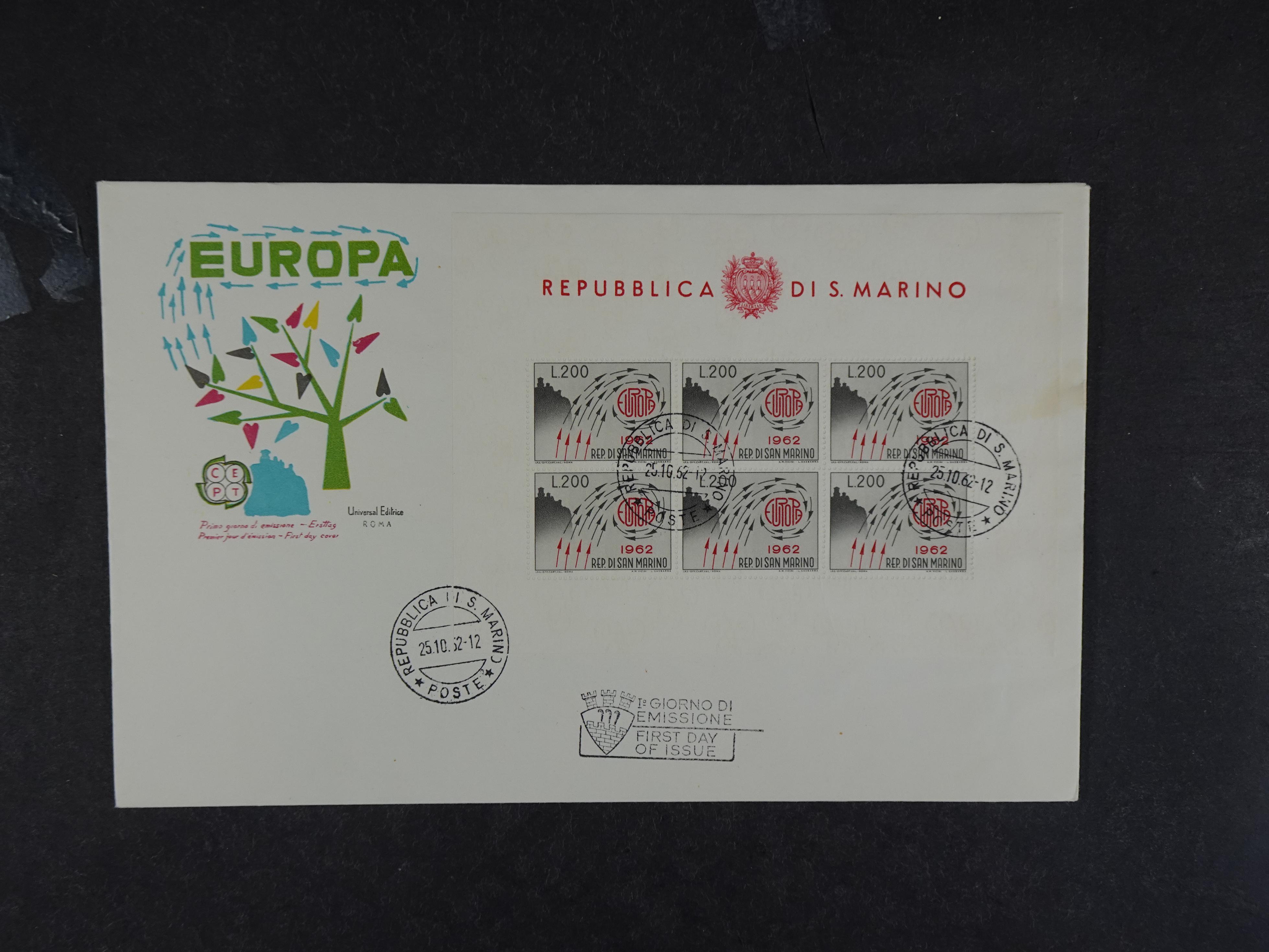 Doos met velerlei verrassingen waar onder betere zegels.
FUNDGRUBE. 273