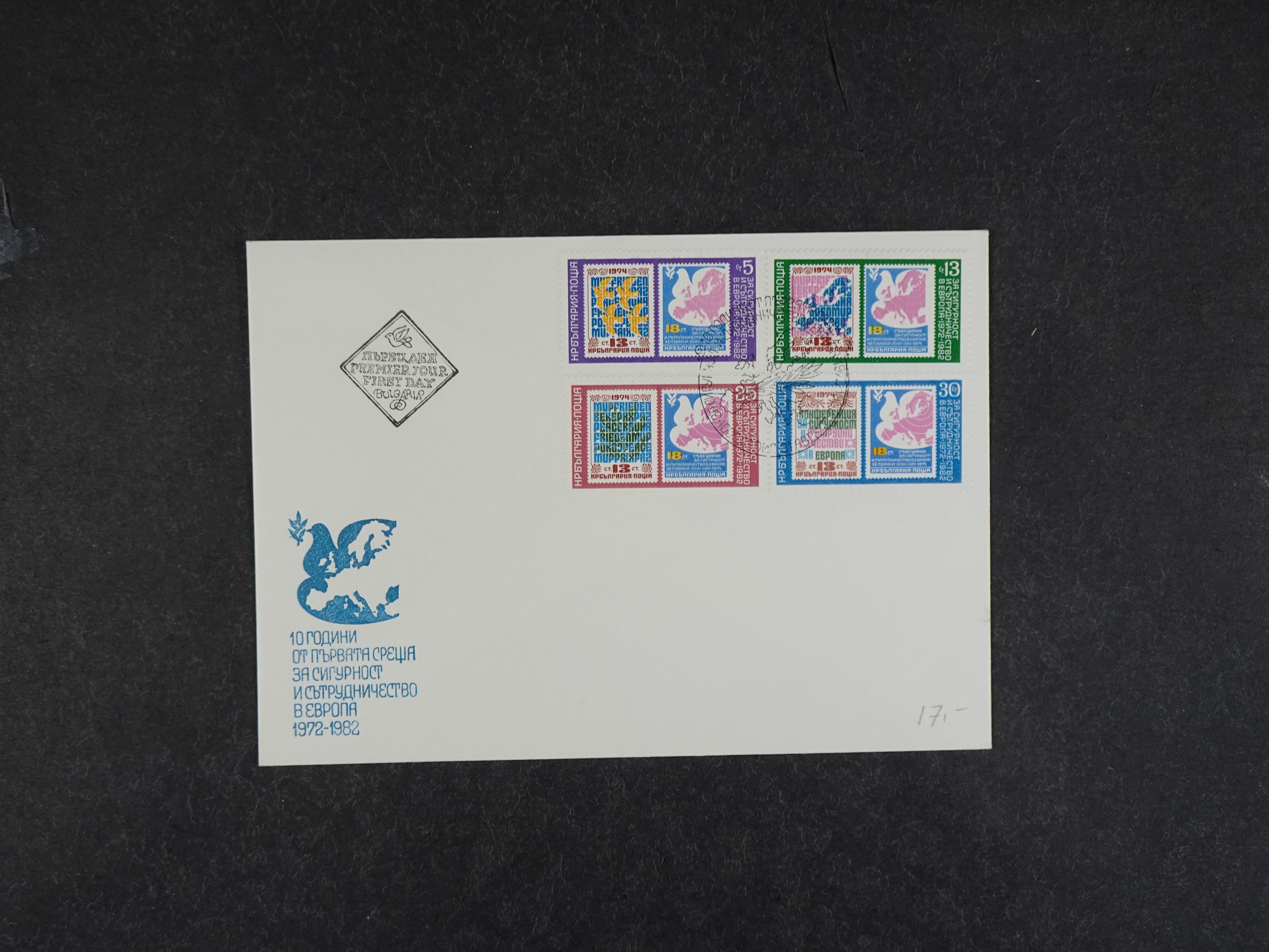 Doos met velerlei verrassingen waar onder betere zegels.
FUNDGRUBE. 274