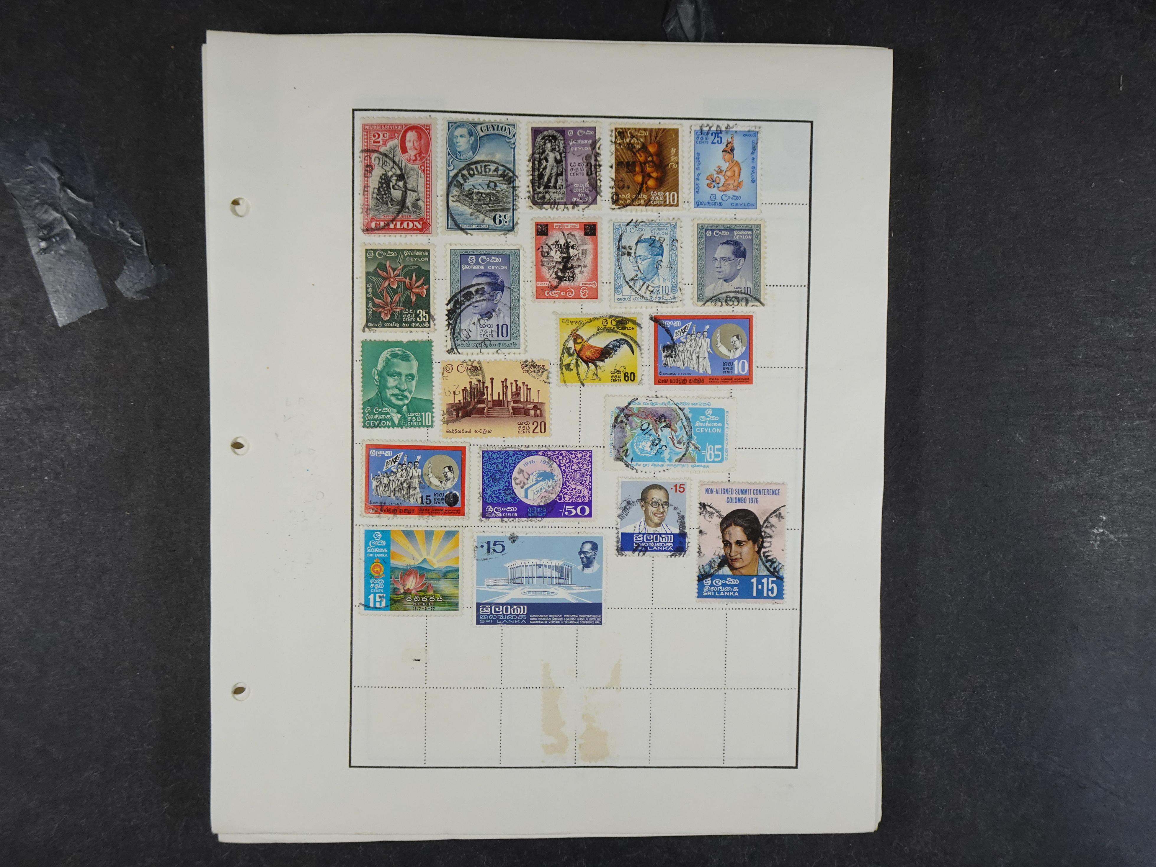 Doos met velerlei verrassingen waar onder betere zegels.
FUNDGRUBE. 295