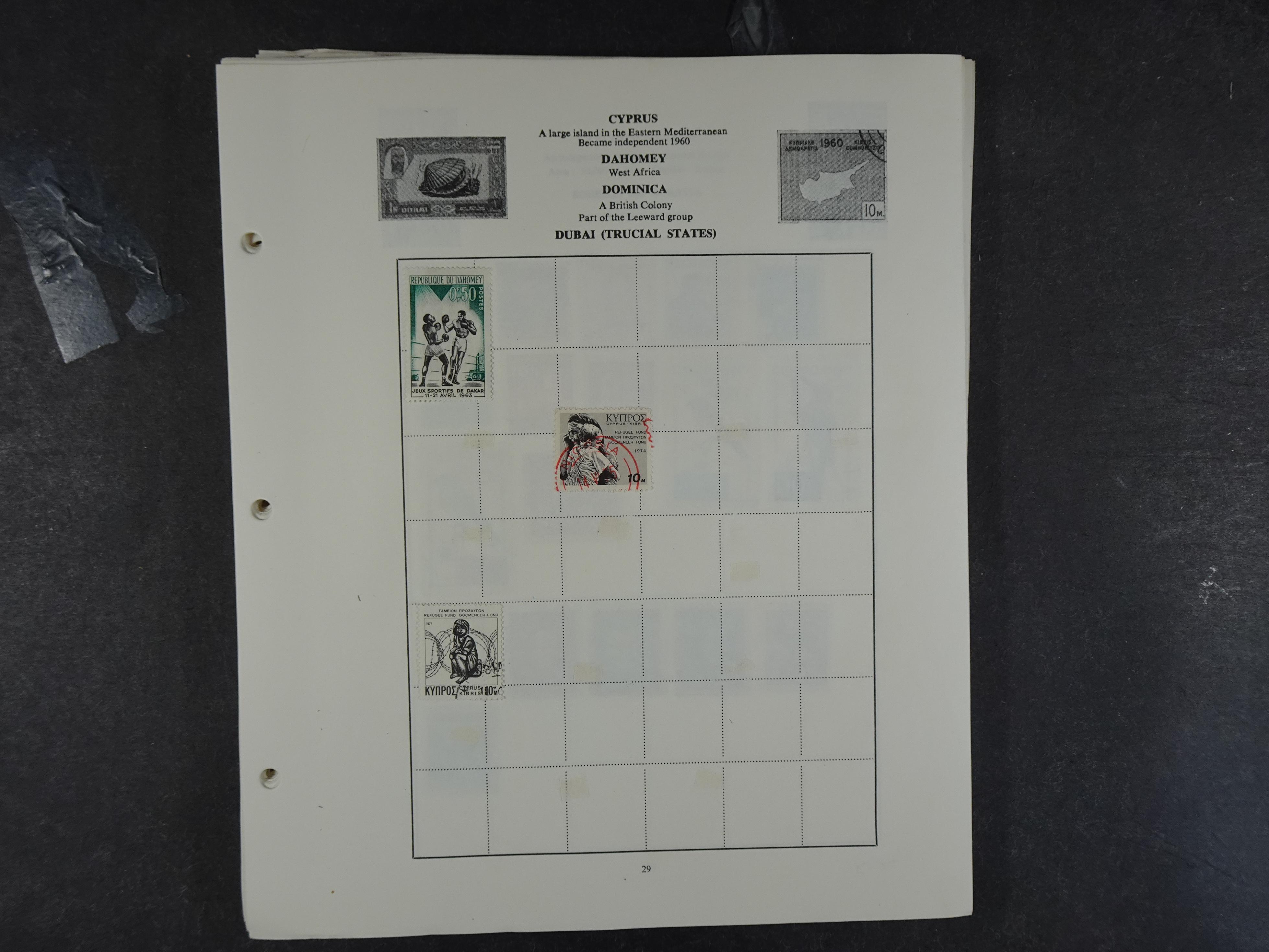 Doos met velerlei verrassingen waar onder betere zegels.
FUNDGRUBE. 298