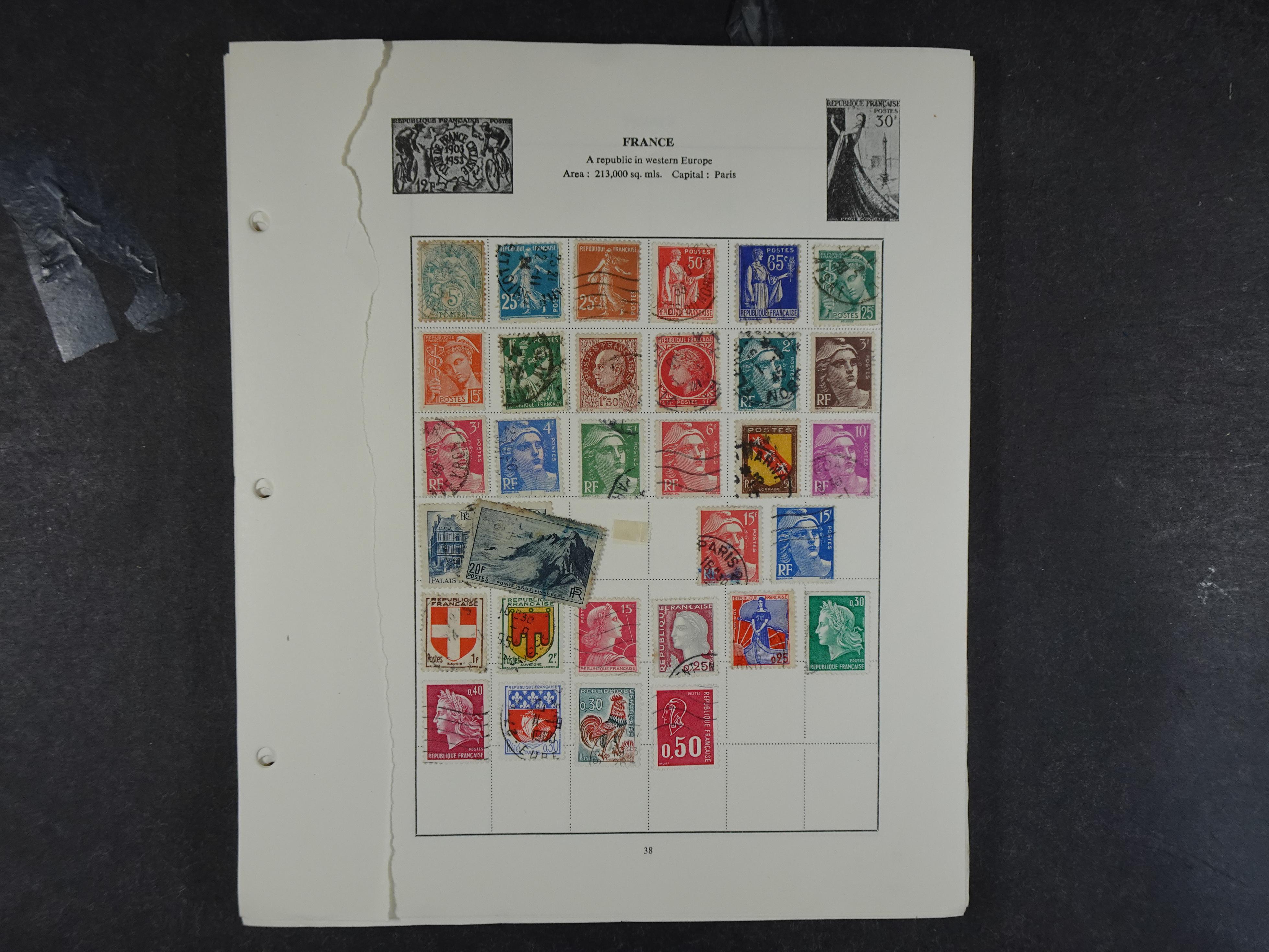 Doos met velerlei verrassingen waar onder betere zegels.
FUNDGRUBE. 303